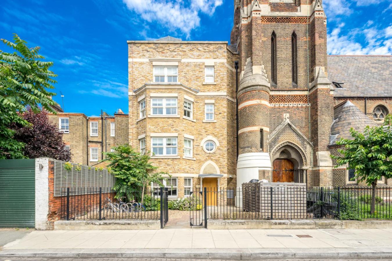 Lejlighed Modern Luxury Apartment, Sleeps Five, Barons Court London