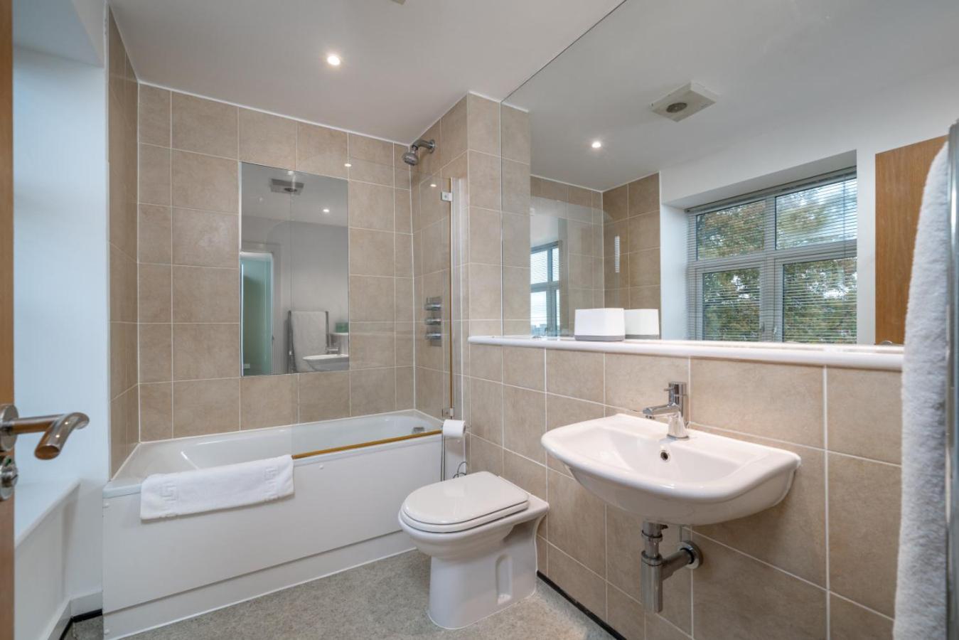 Stunning 3 Bedroom Flat, With Parking, Sleeps Six, Near Greenwich Park Londra