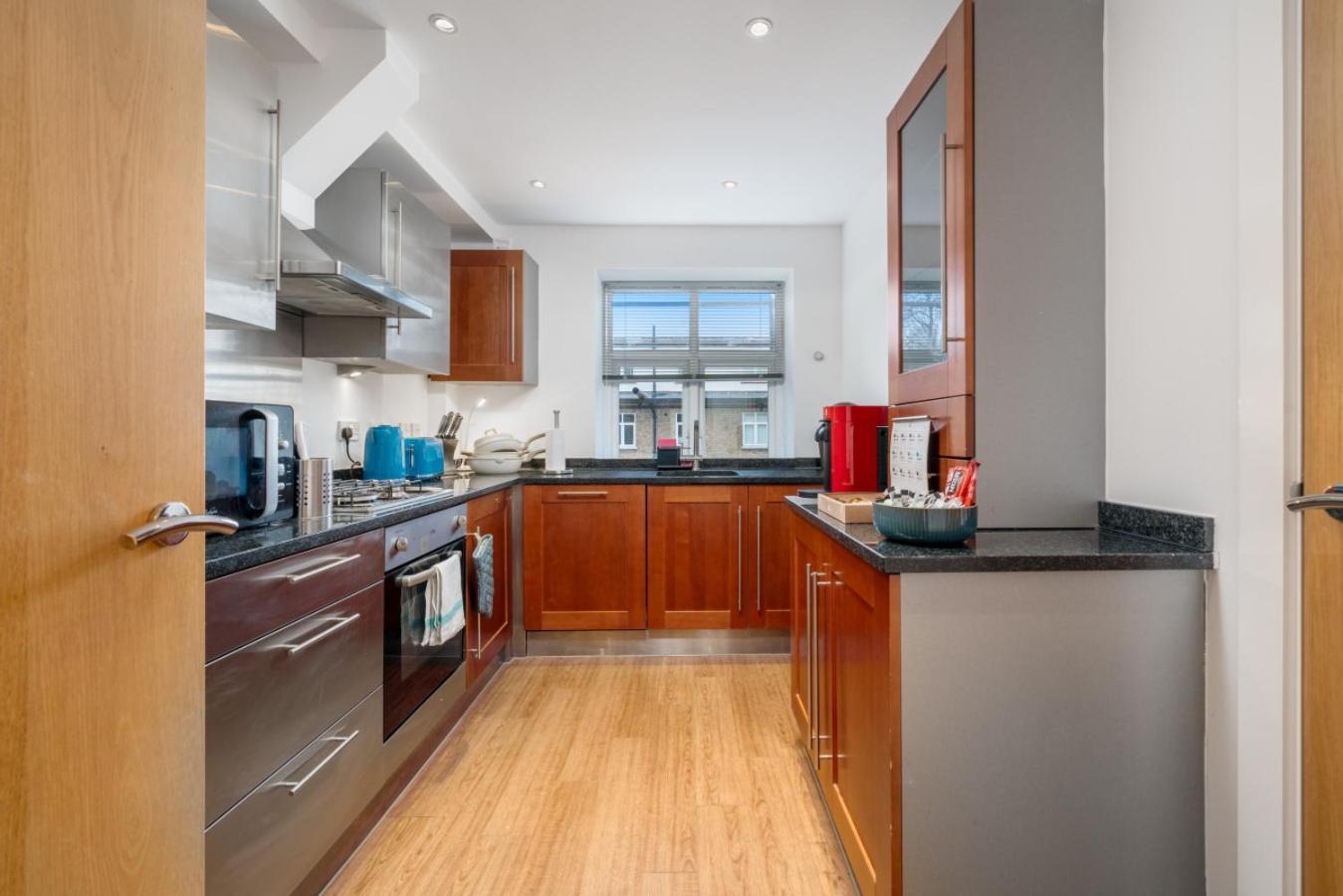 Stunning 3 Bedroom Flat, With Parking, Sleeps Six, Near Greenwich Park Londra