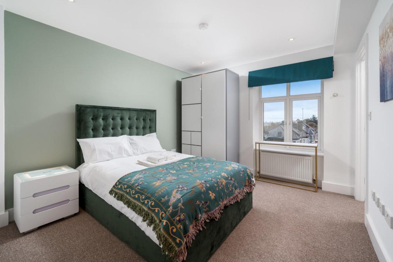 Stunning 3 Bedroom Flat, With Parking, Sleeps Six, Near Greenwich Park Londra