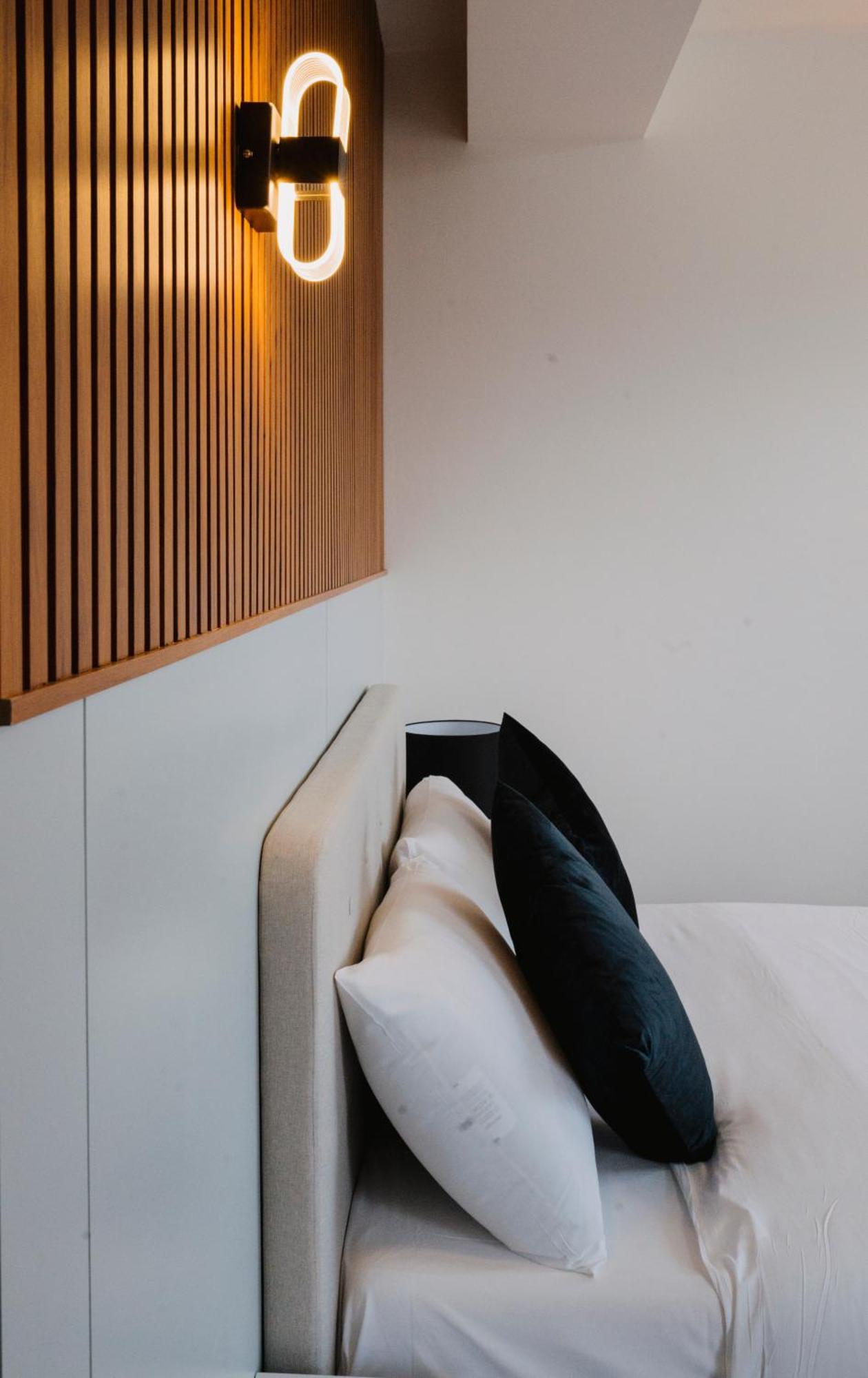 Wns Skylines Village * London