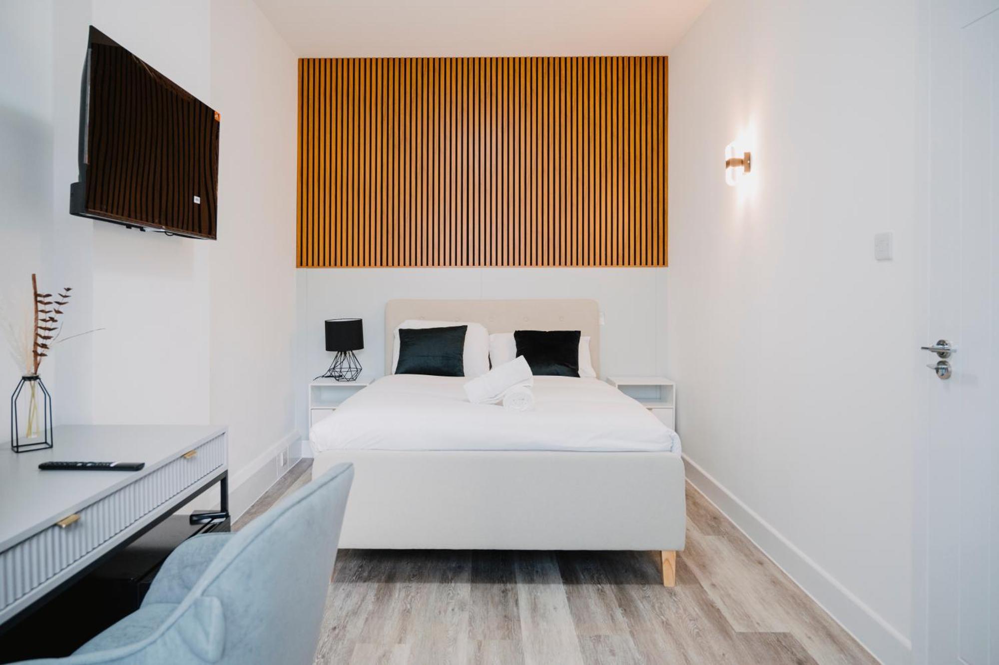 Wns Skylines Village * London