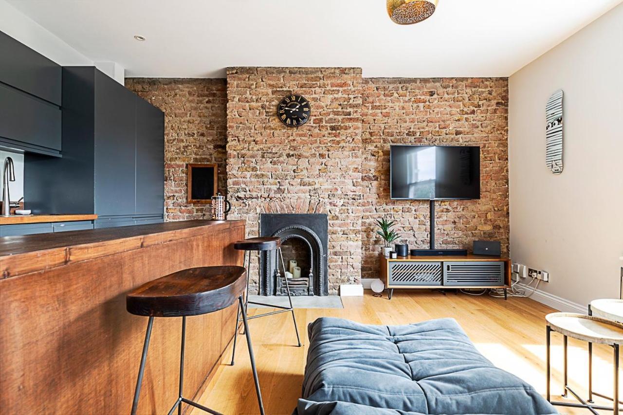 Rustic And Contemporary Haven In Brixton * Londen