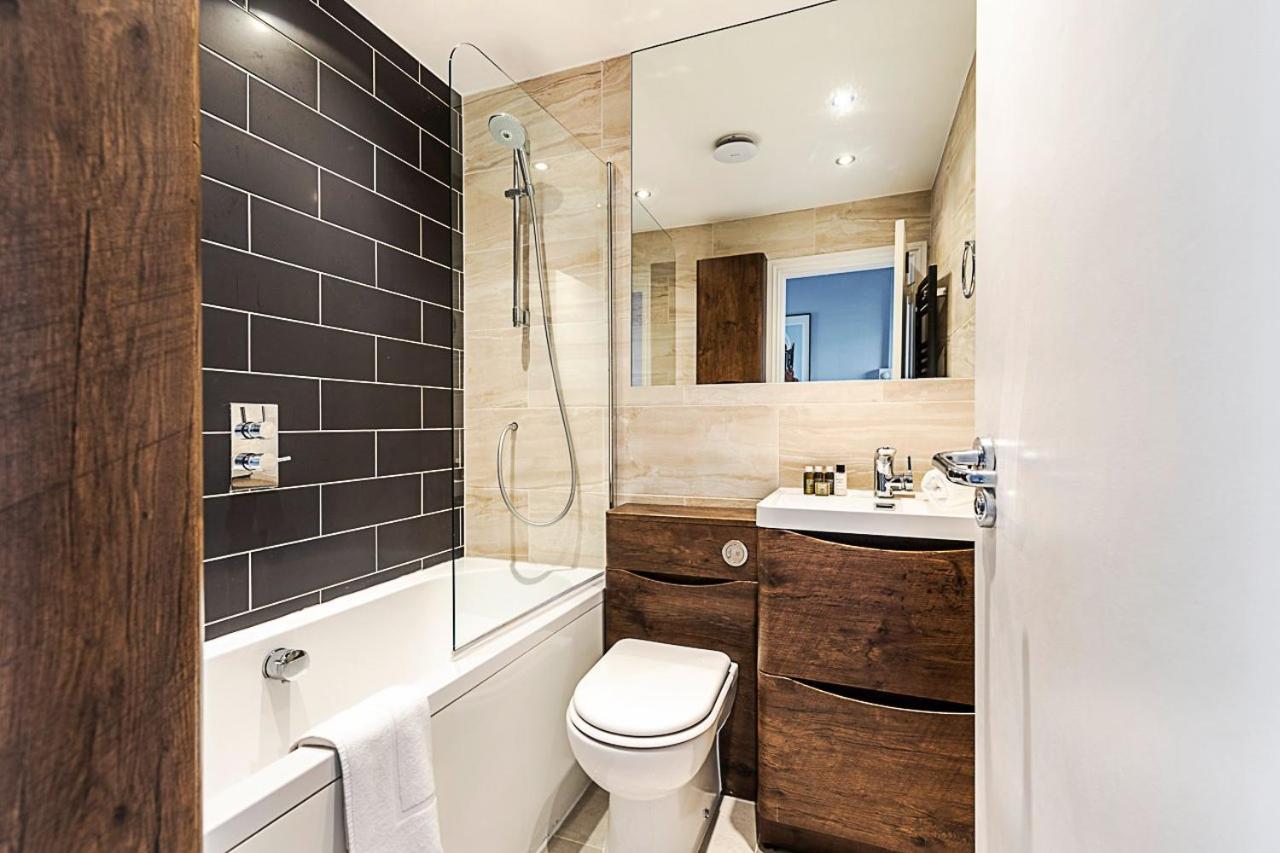 Chic 1 Bedroom Parkview Flat At Arundel Square Appartement Londen
