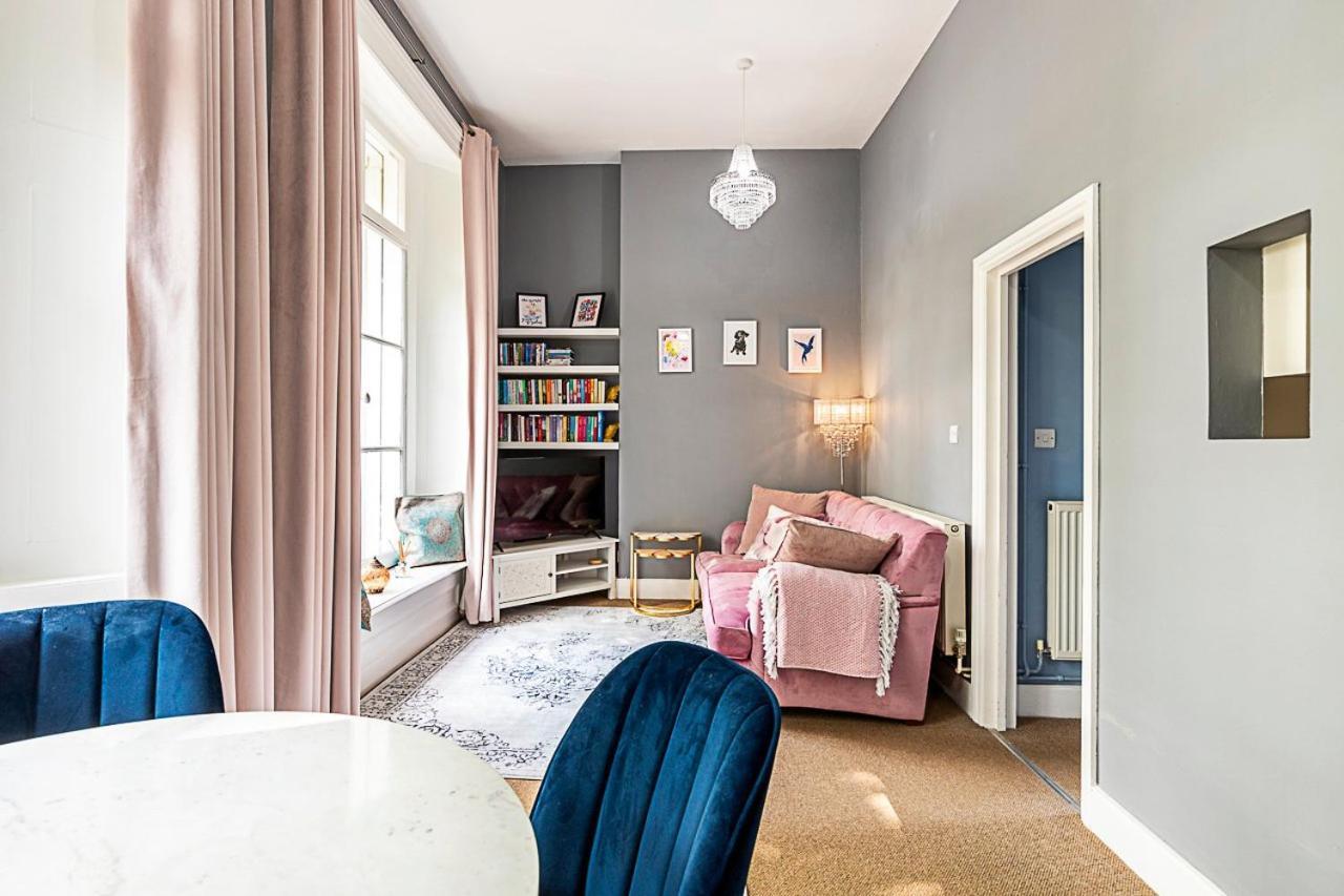 Chic 1 Bedroom Parkview Flat At Arundel Square * Londen