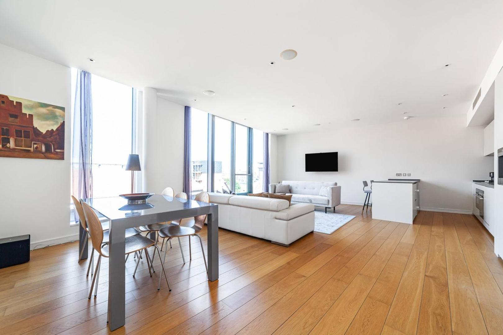 Luxury Penthouse Overlooking The Thames