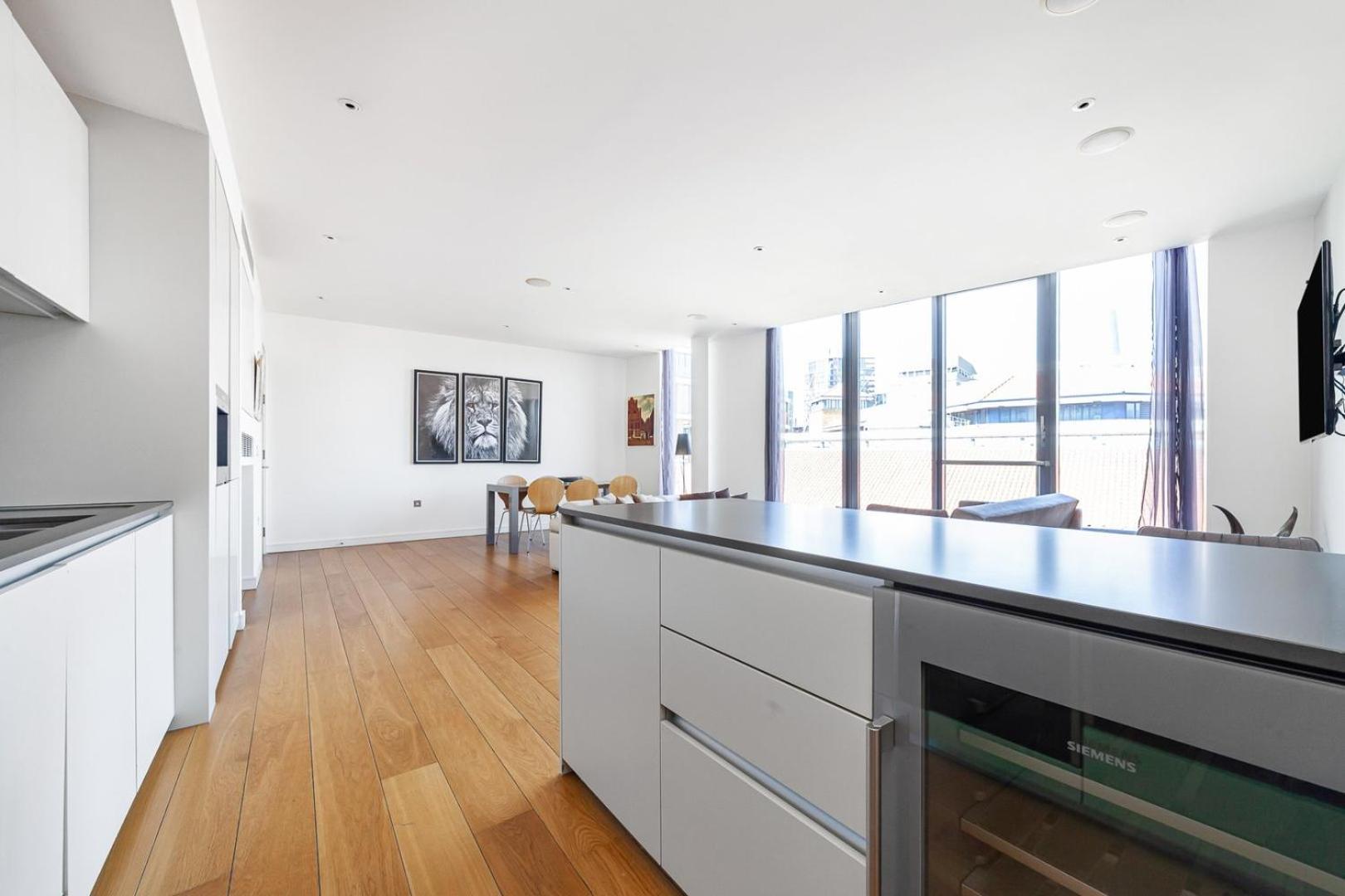 Luxury Penthouse Overlooking The Thames Apartment *