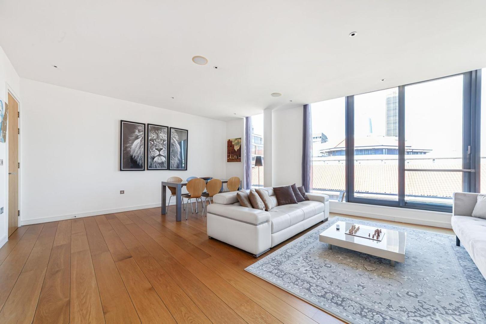 Luxury Penthouse Overlooking The Thames Apartment