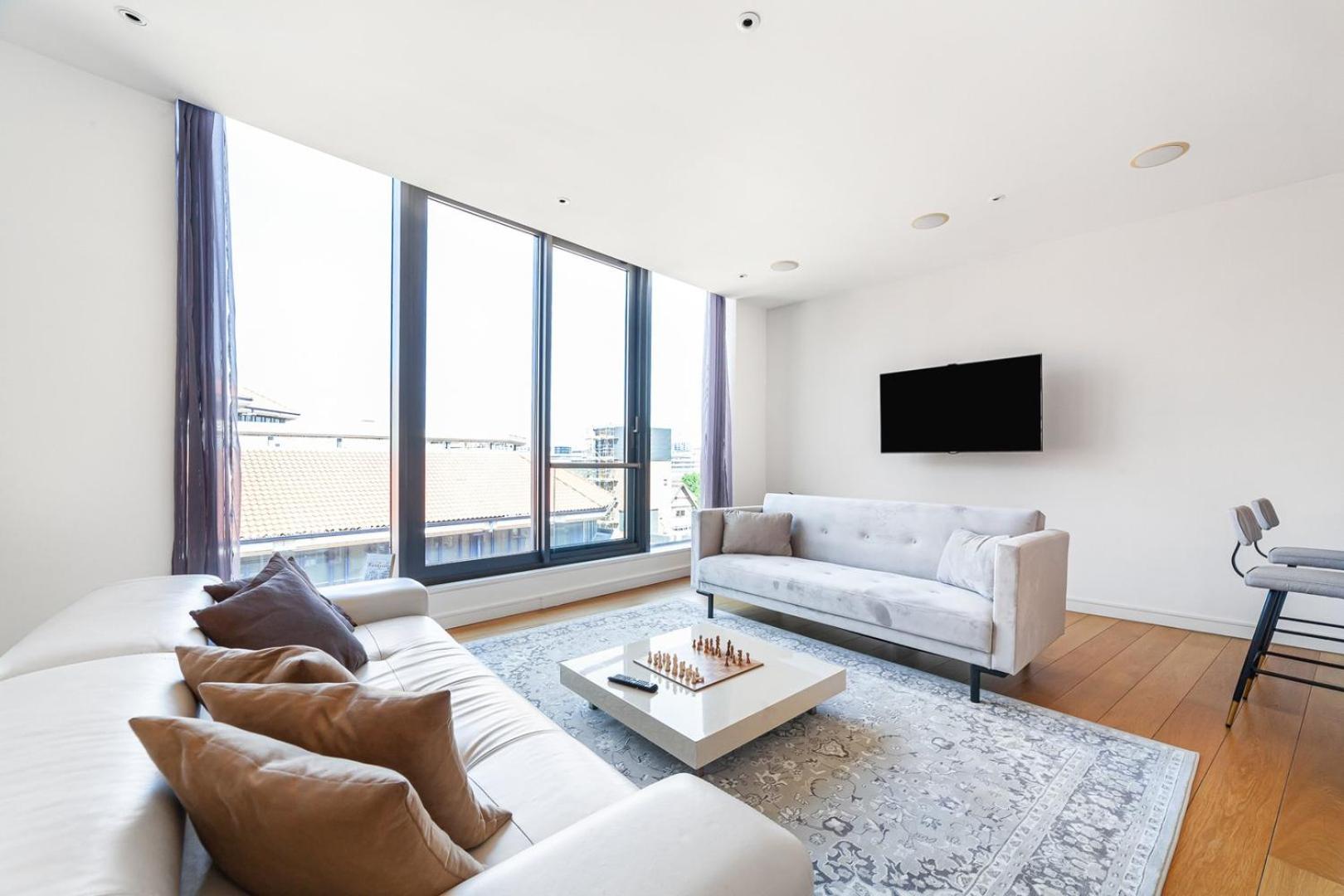 Luxury Penthouse Overlooking The Thames *