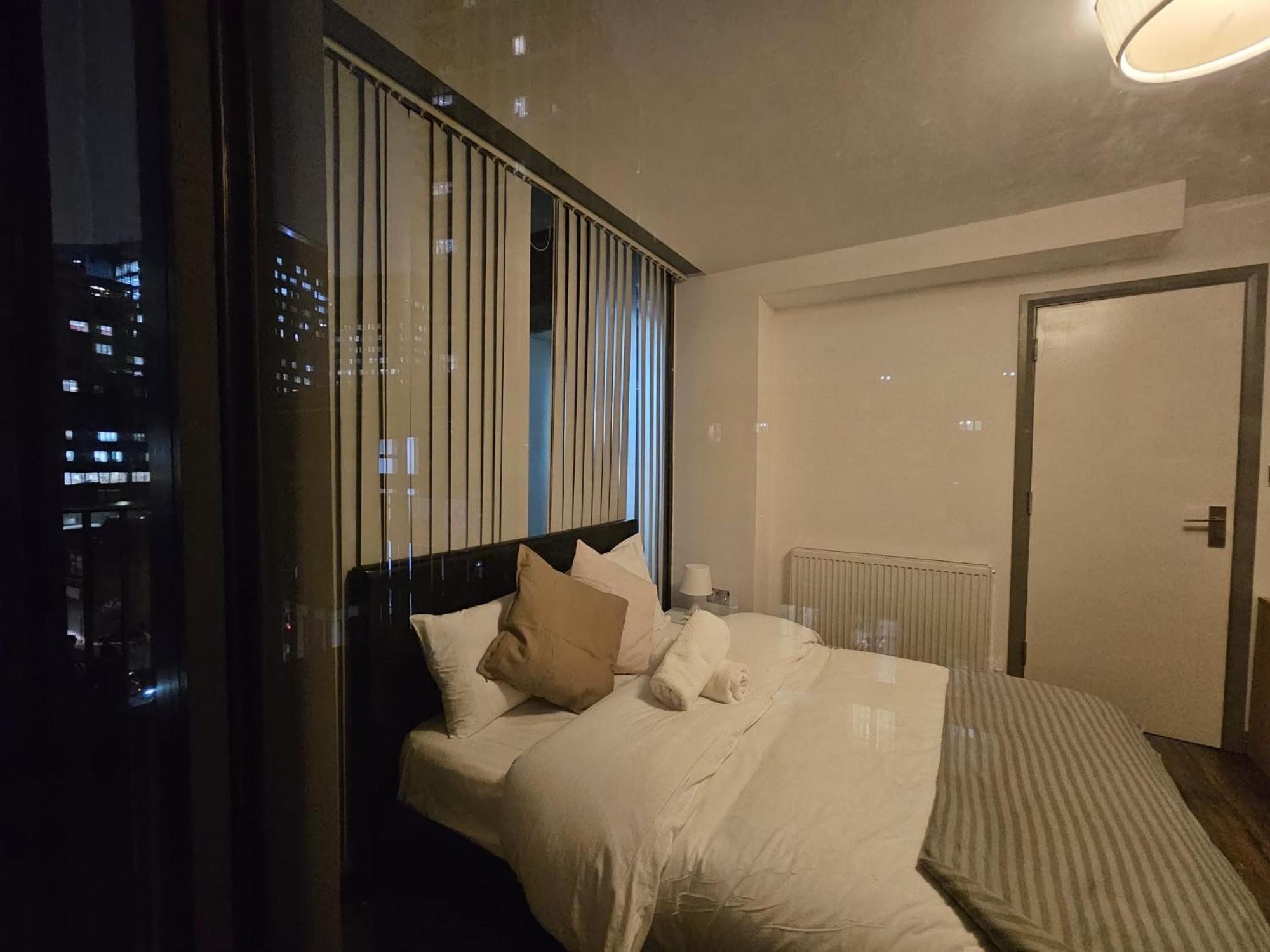 E1 Luxury Penthouse Guest house London