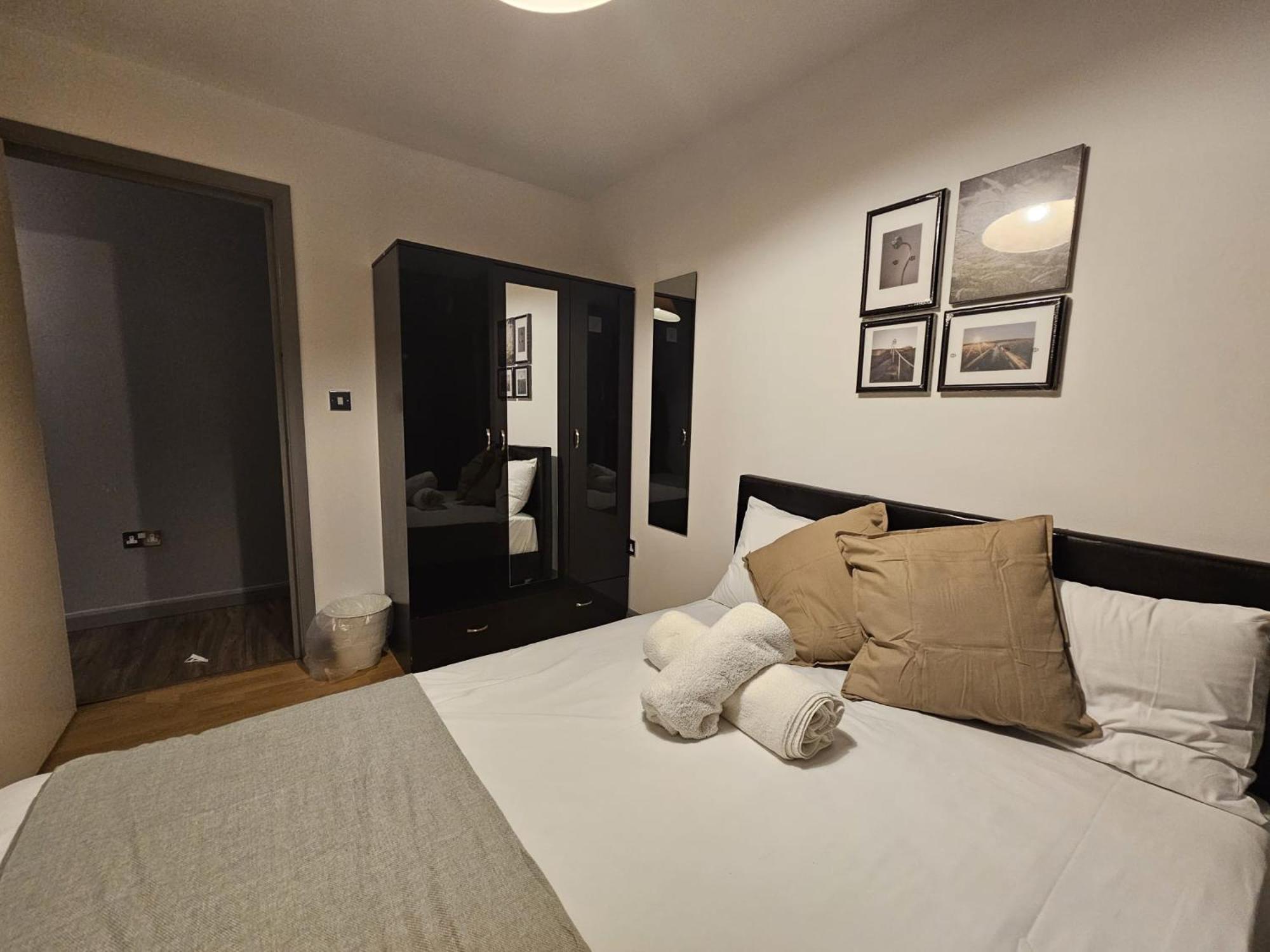 E1 Luxury Penthouse Guest house London