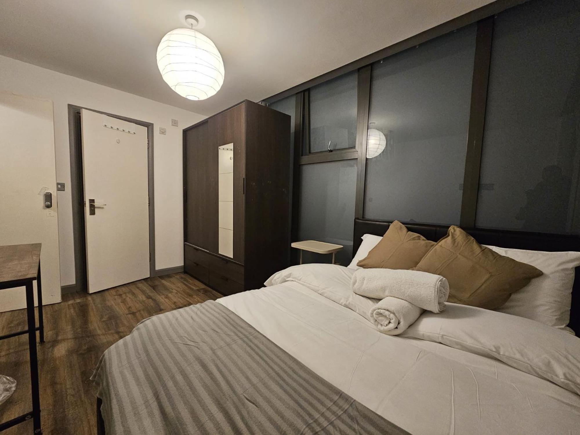 E1 Luxury Penthouse * London