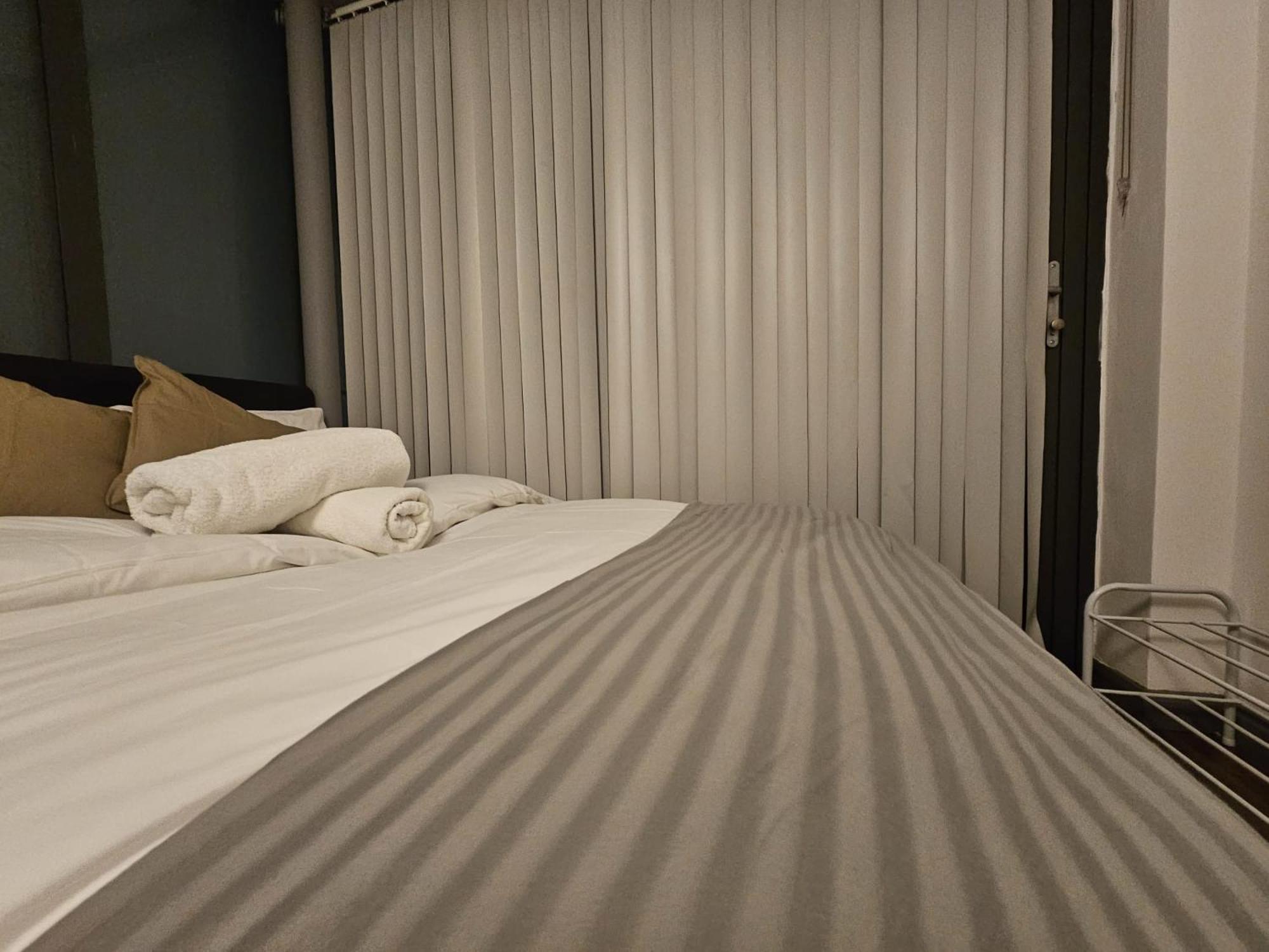 E1 Luxury Penthouse Guest house London