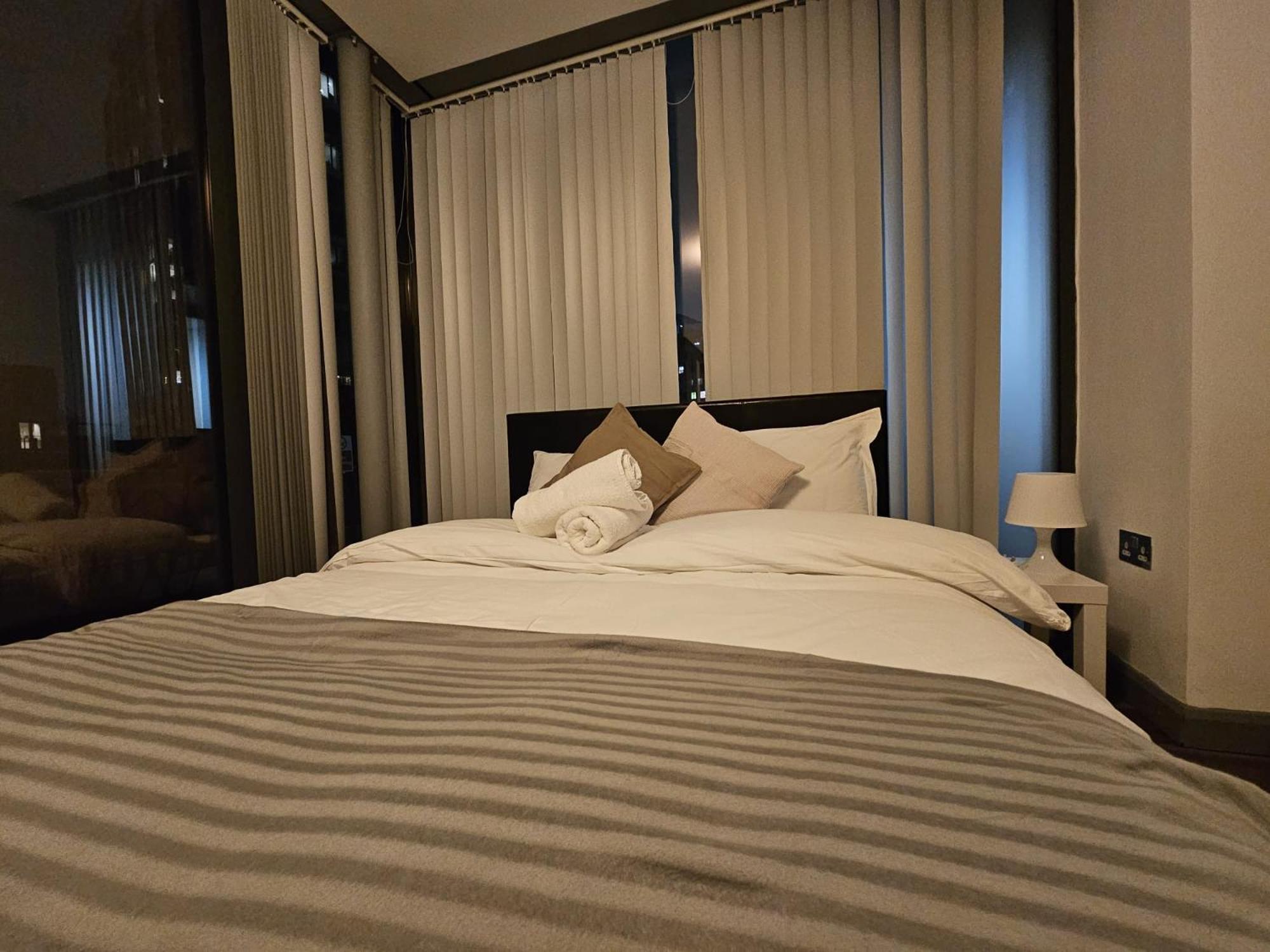 E1 Luxury Penthouse Guest house London