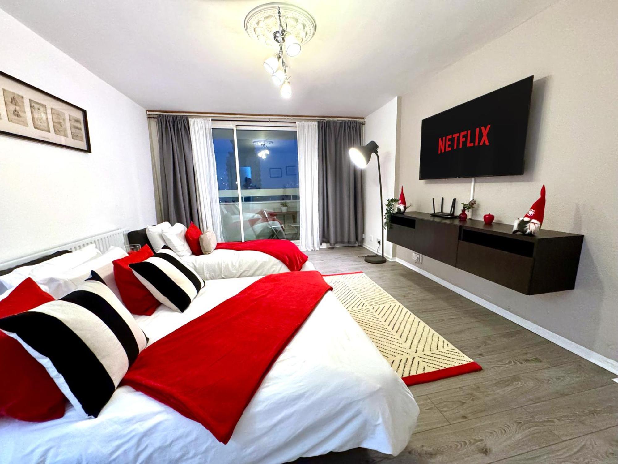 Lejlighed Skyline Apartment, London, Canary Wharf, River Side View And Street Parking Permit