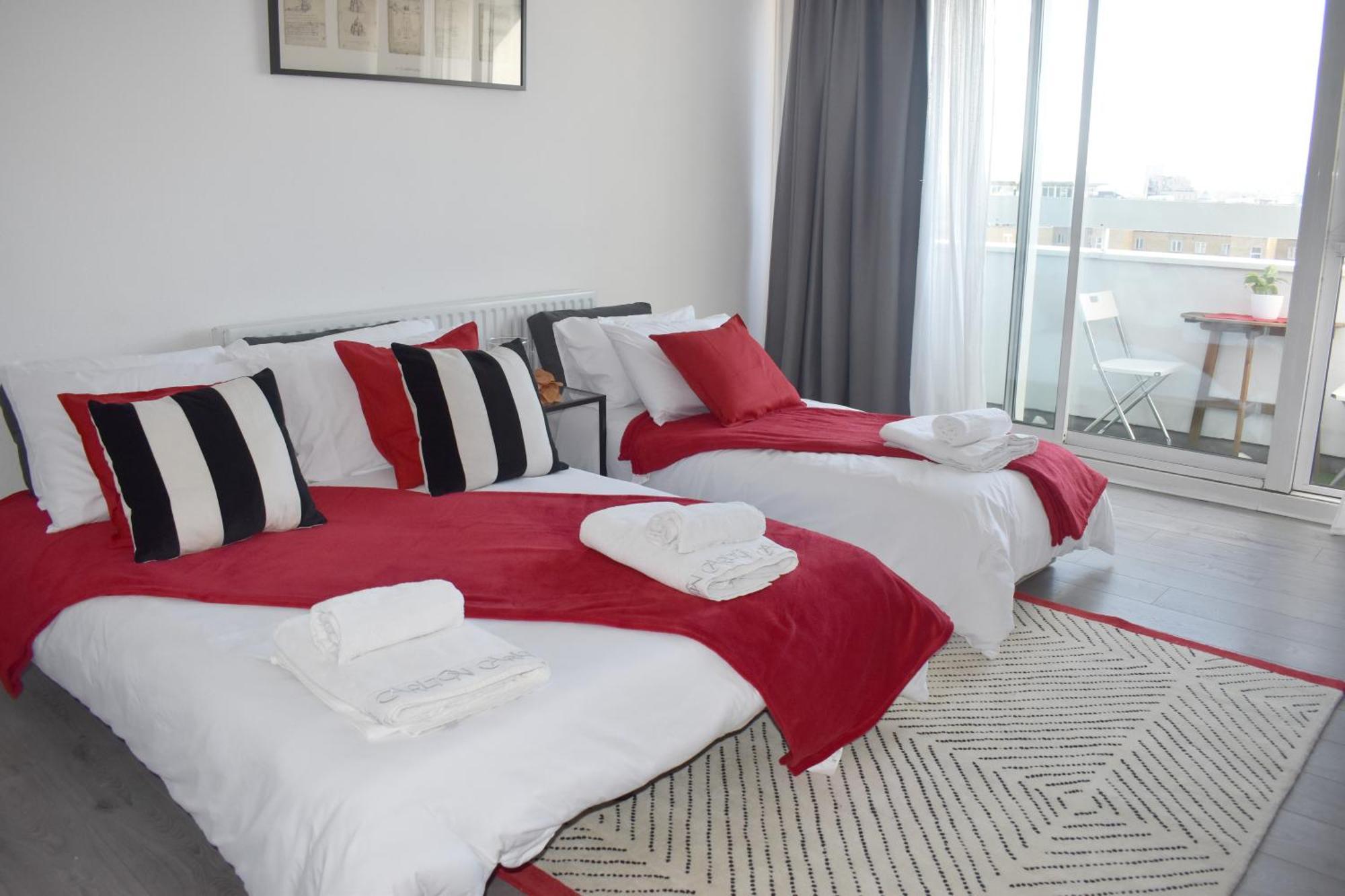 Skyline Apartment, London, Canary Wharf, River Side View And Street Parking Permit Lejlighed London