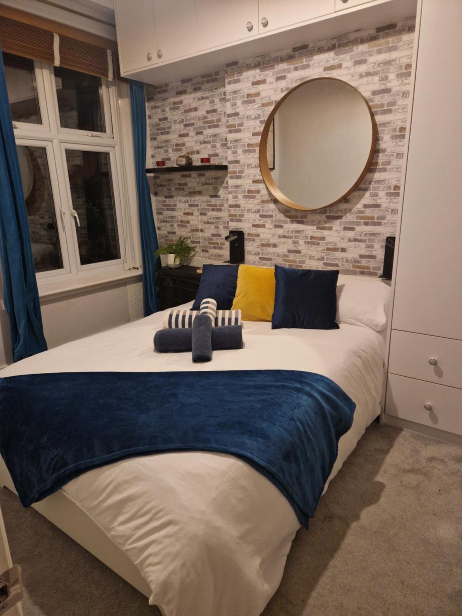 The Cozy Lambeth *