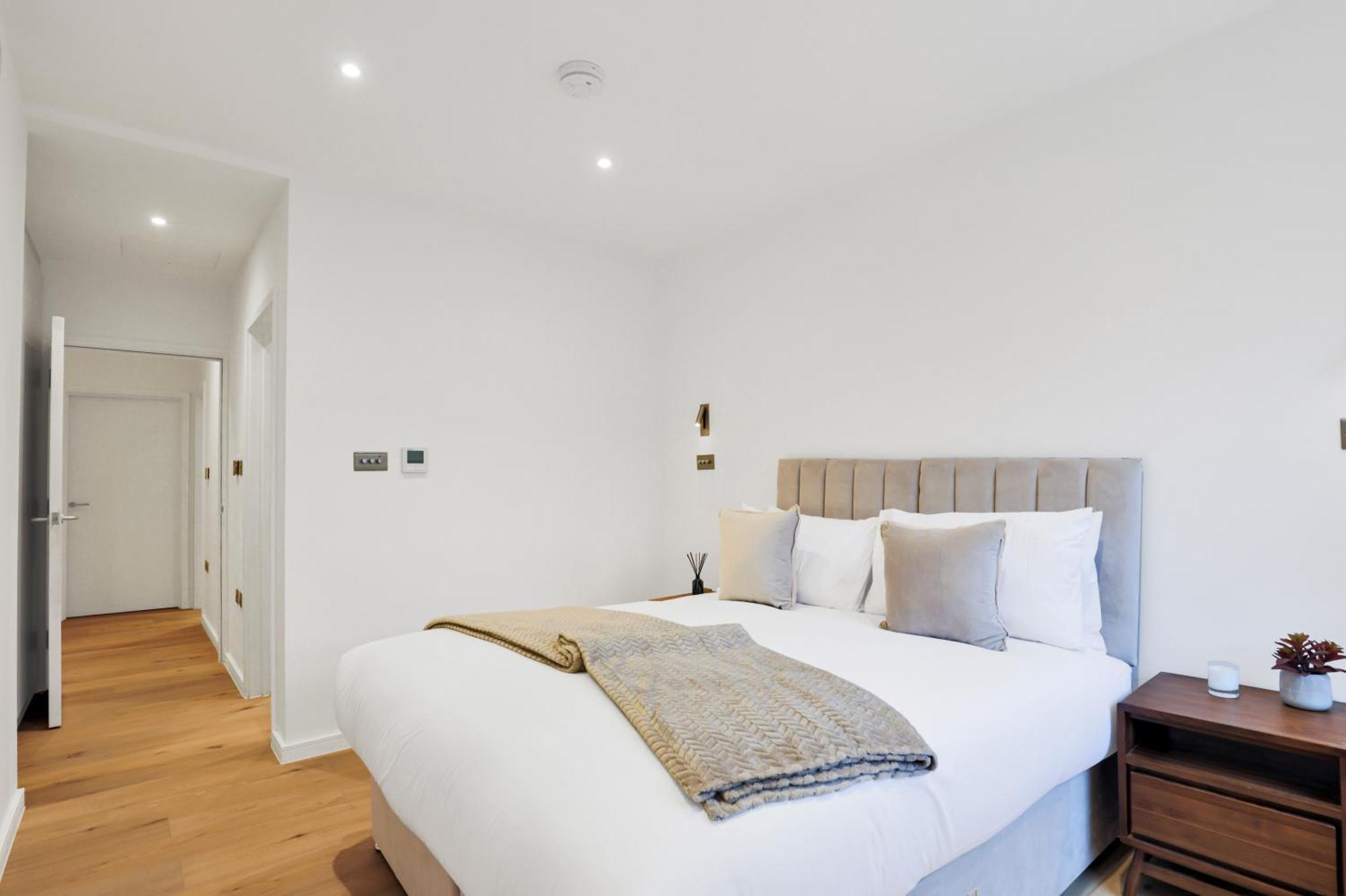 Kensington - 2 Bedrooms 2 Baths * Londra