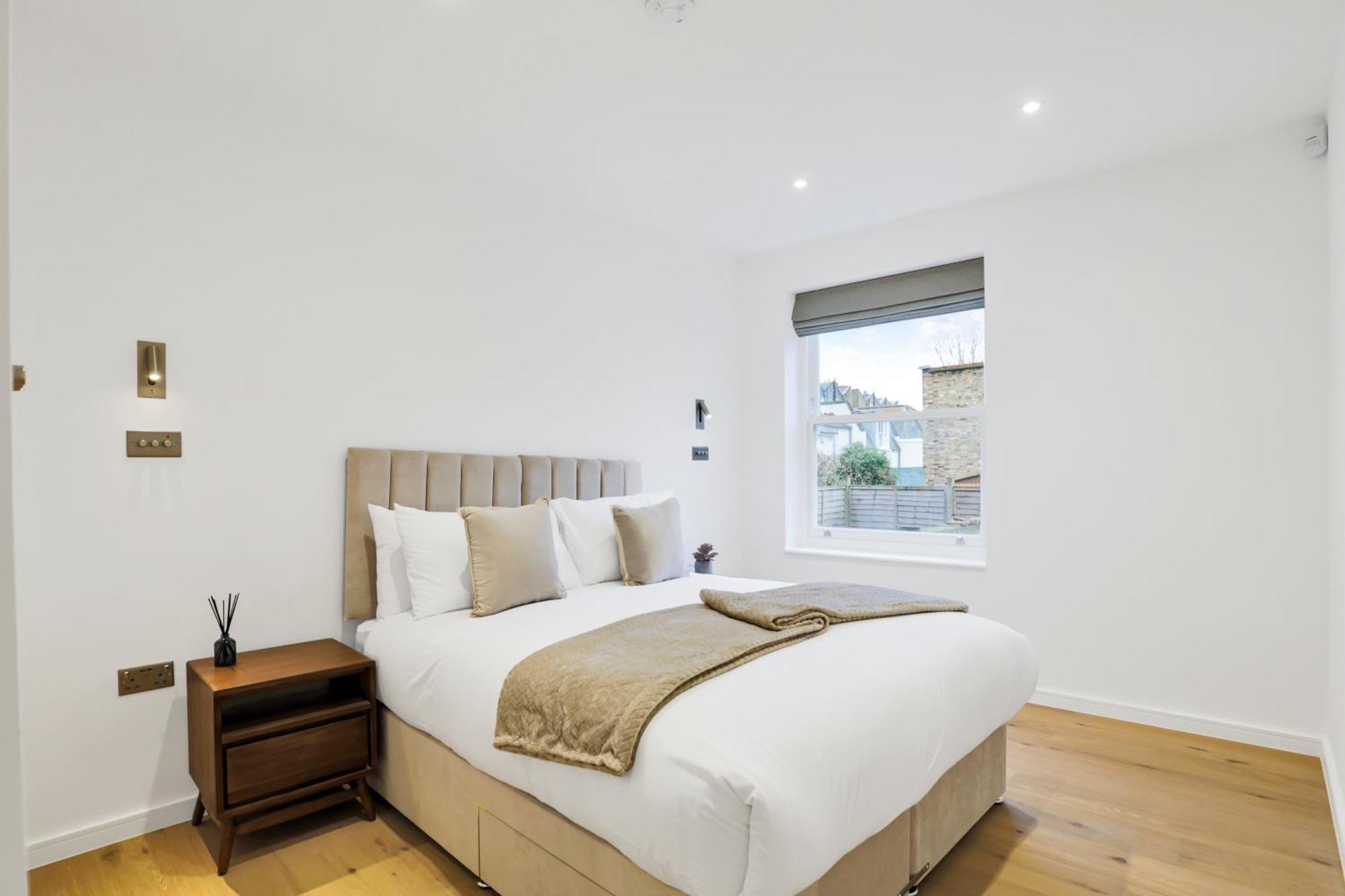 Kensington - 2 Bedrooms 2 Baths * Londra