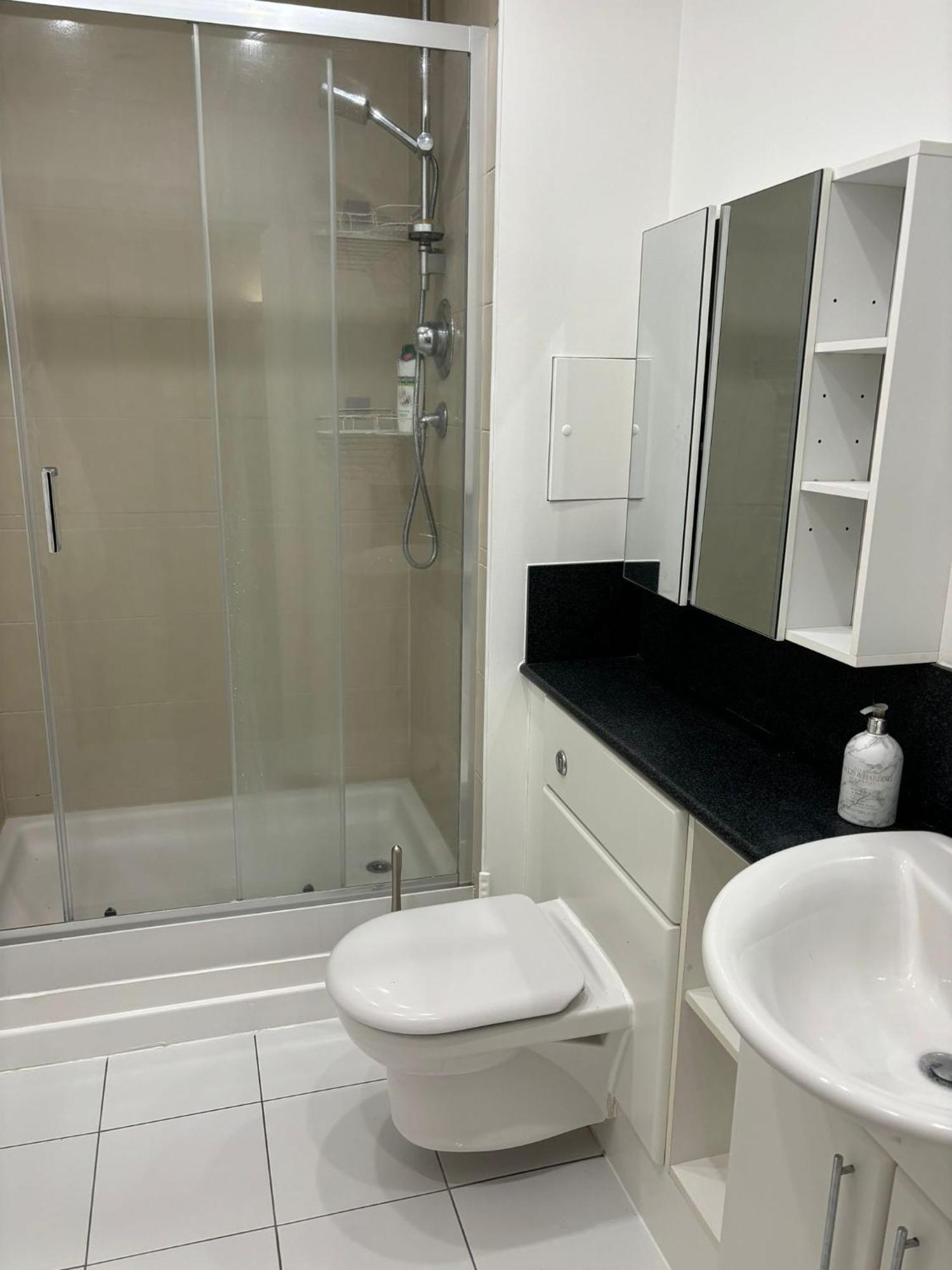 Wandsworth Tower Apartment *