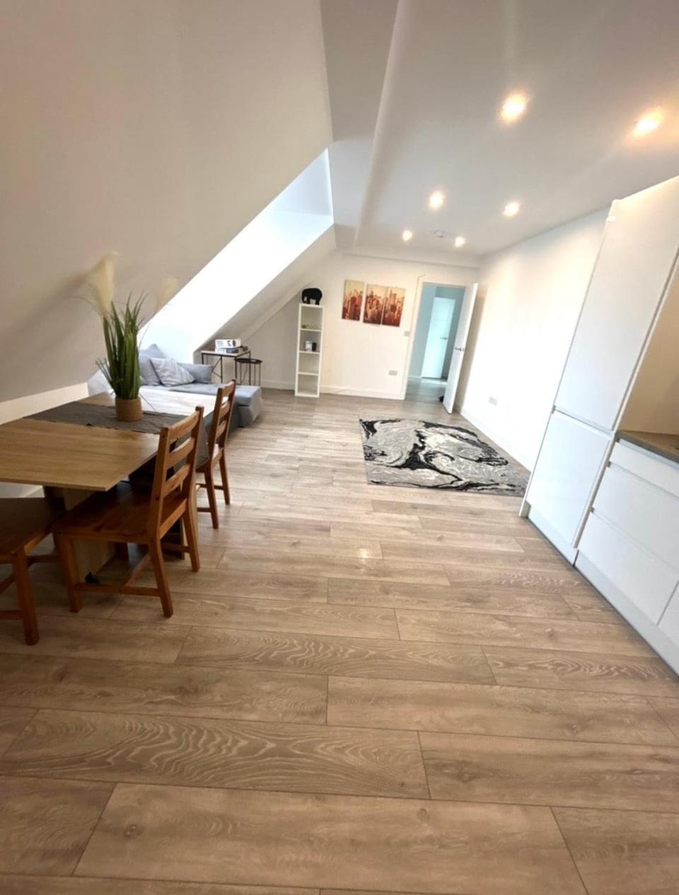 Cinematic 2 Bed Central Location Apartment *