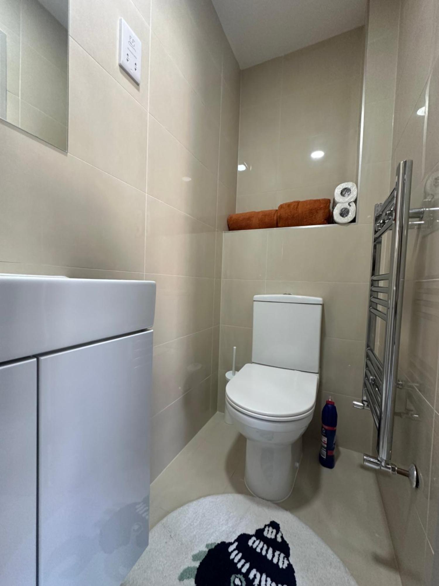 Luxury 1 Bedroom With Open Plan Kitchen For 6 Person In London! E1 Appartement