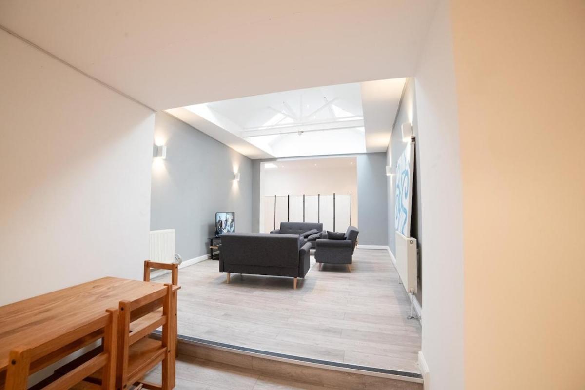 Stunning Split-level In Heart Of Fulham Lägenhet