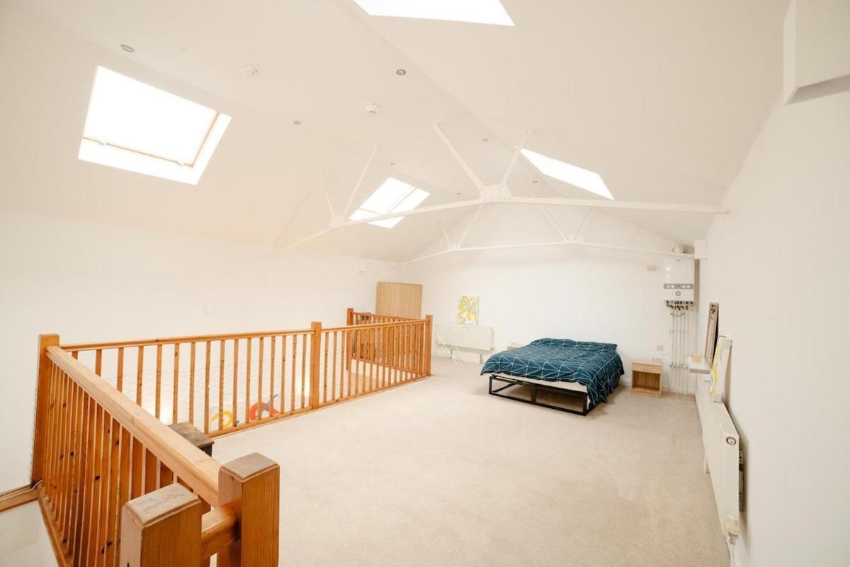 Stunning Split-level In Heart Of Fulham Lägenhet