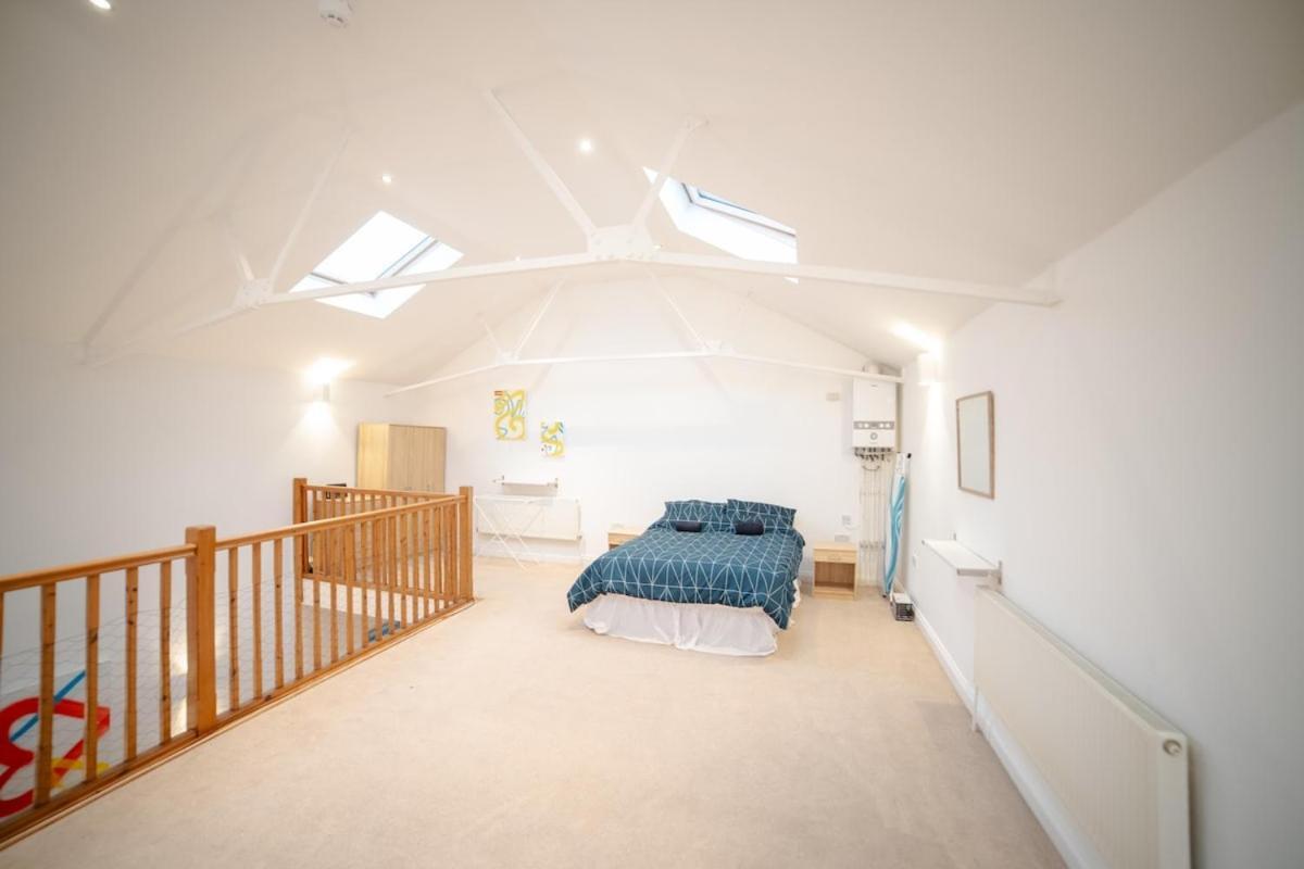 Stunning Split-level In Heart Of Fulham Lägenhet