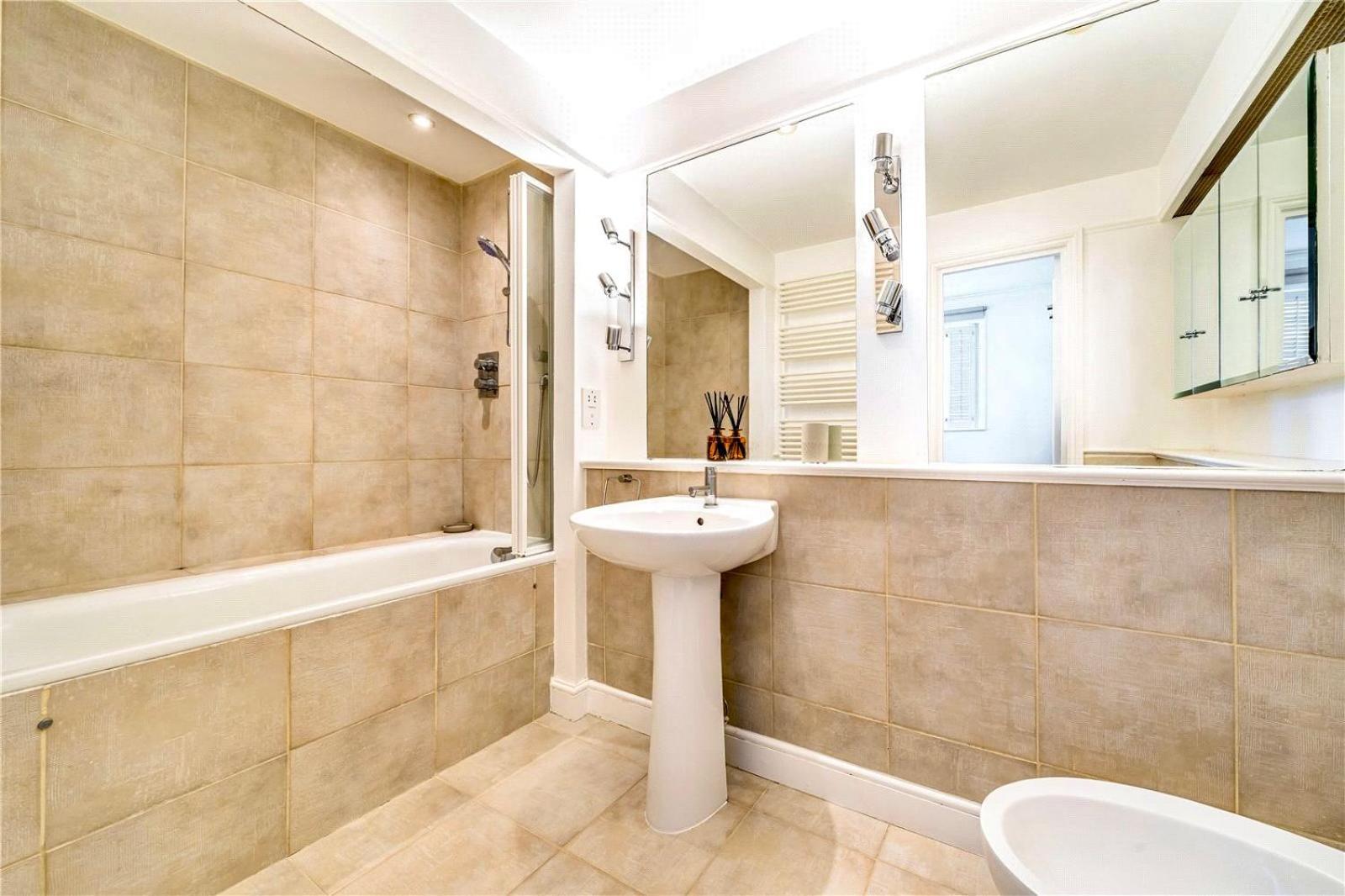 Prime Notting Hill, Luxurious 2 Beds, Roof Terrace Londra