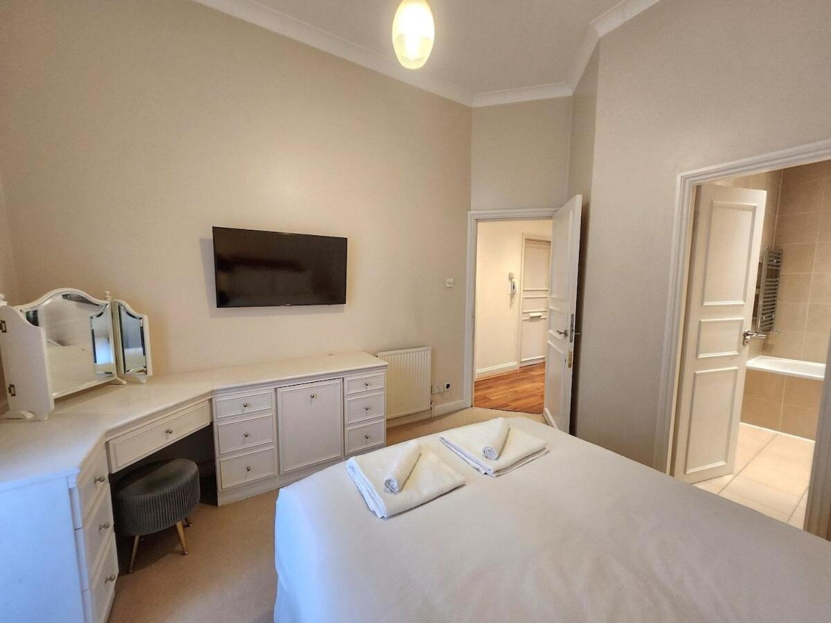 Elegant 2br Steps From Tube Appartement Londres