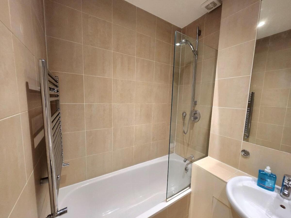 Elegant 2br Steps From Tube Appartement