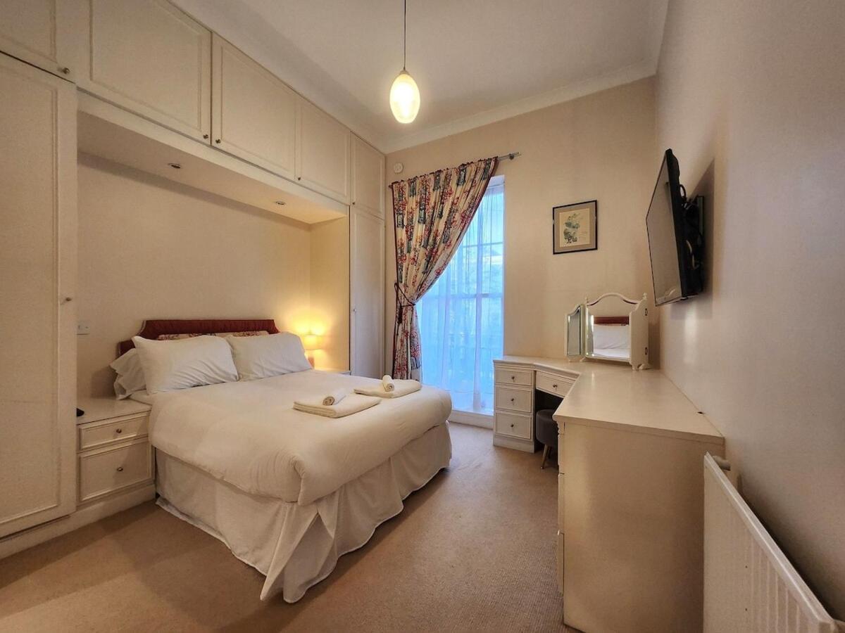 Elegant 2br Steps From Tube Appartement Londres