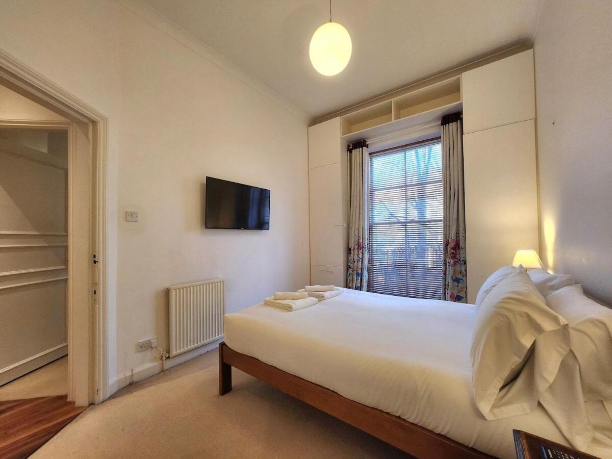 Elegant 2br Steps From Tube Londres