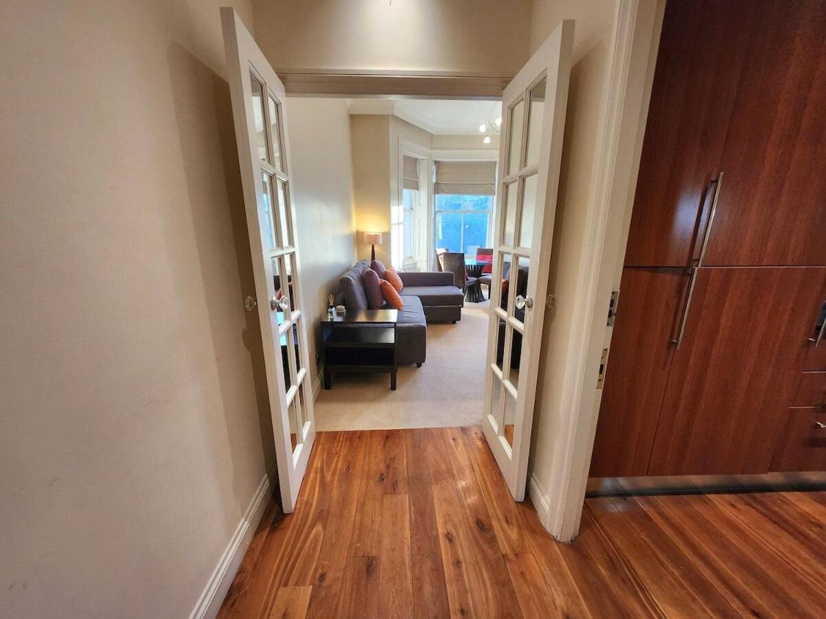 Elegant 2br Steps From Tube * Londres