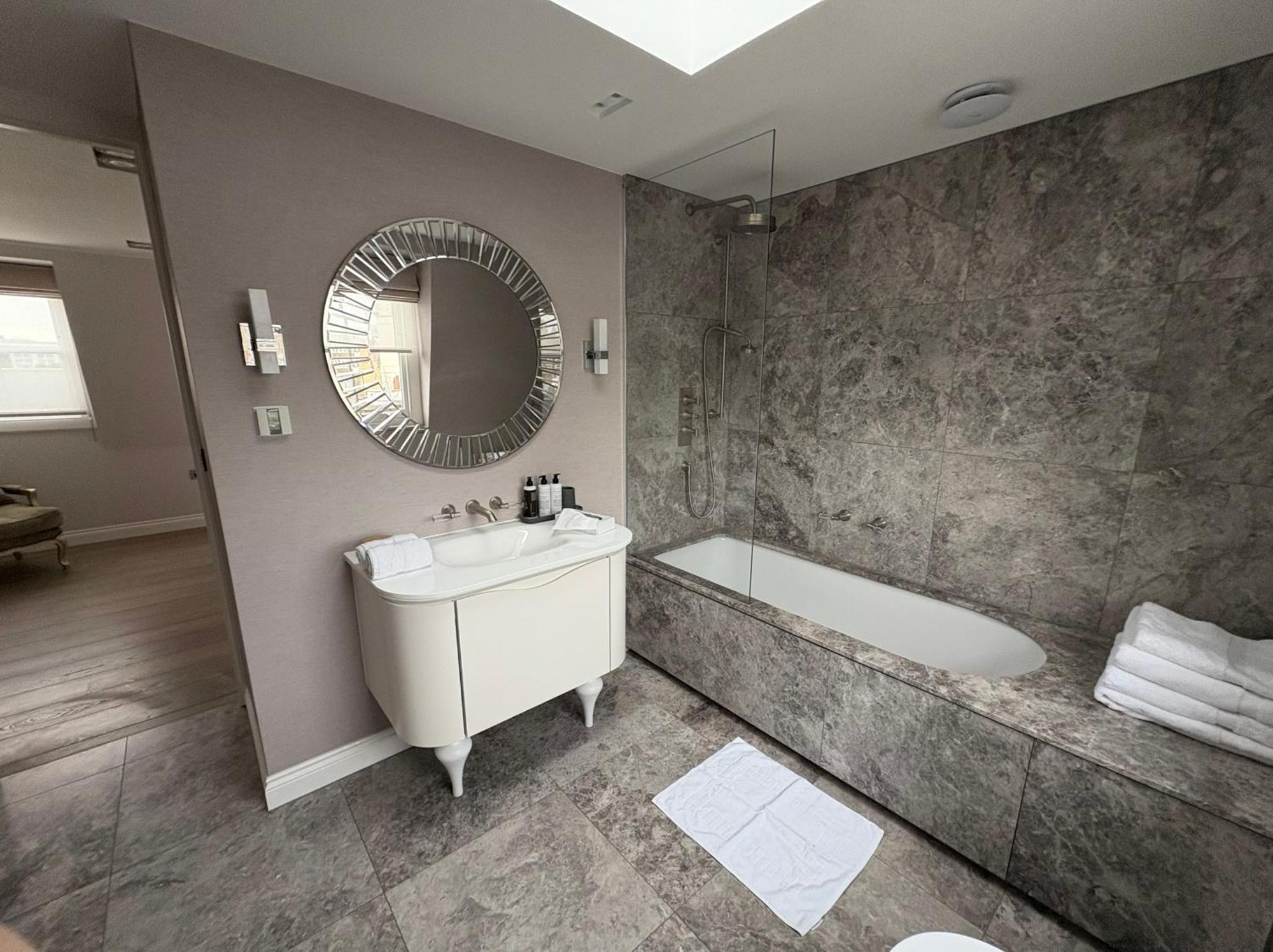 Luxury 4 Bedrooms 5 Baths 2 Receptions Family House With Garden Chelsea London