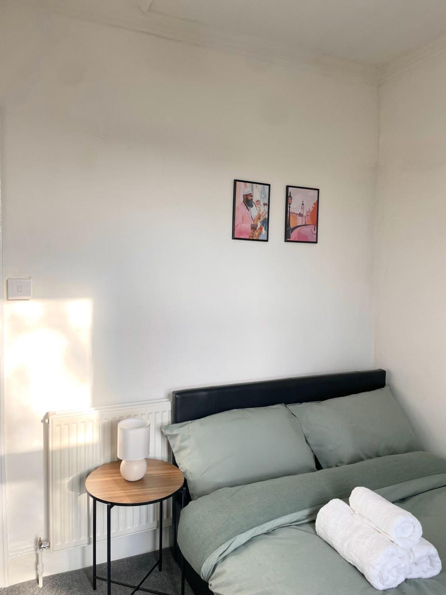Gasthof Cosy Double A Stones Throw From Wembley Stadium *
