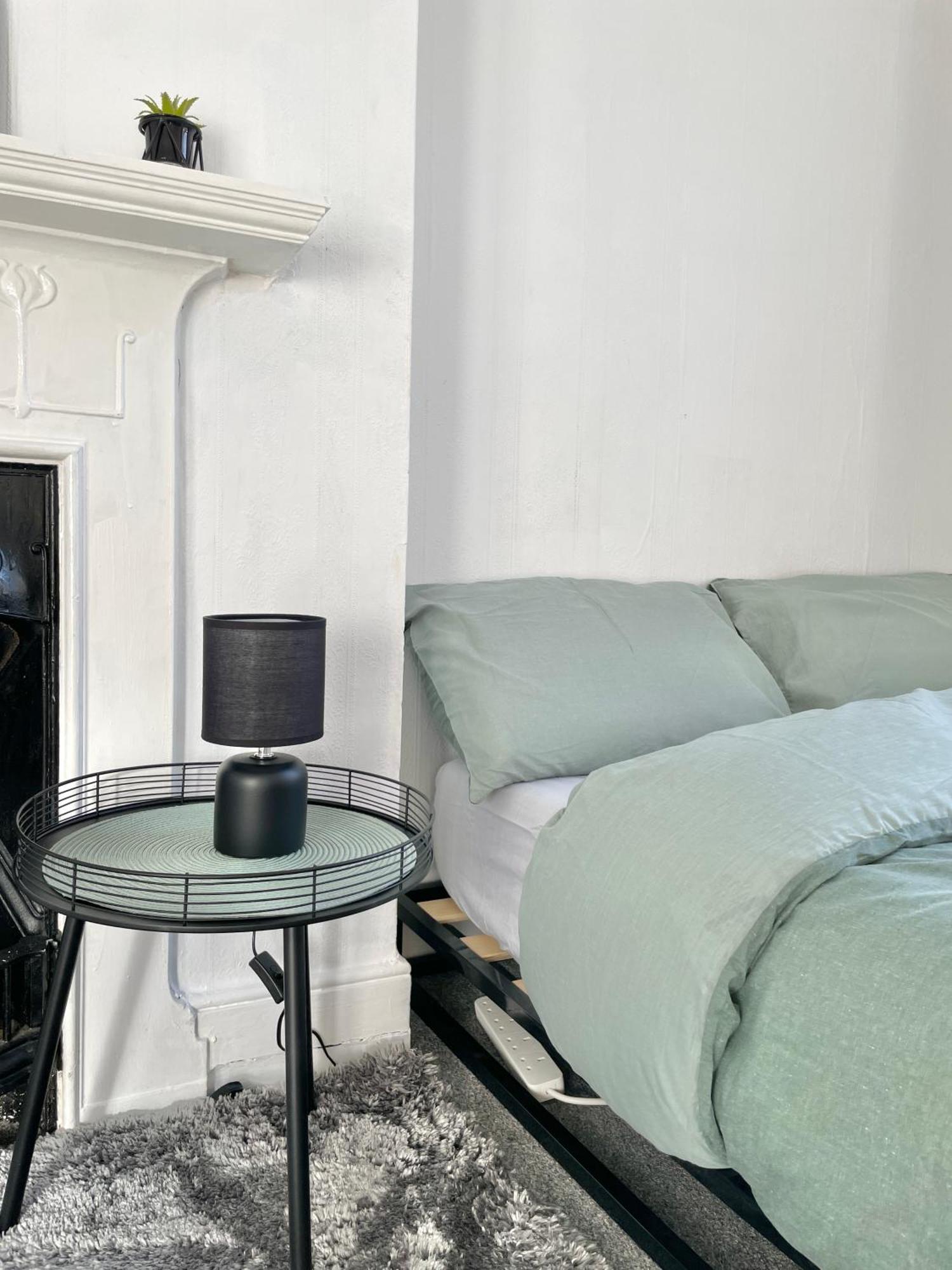 Gasthof Cosy Double A Stones Throw From Wembley Stadium