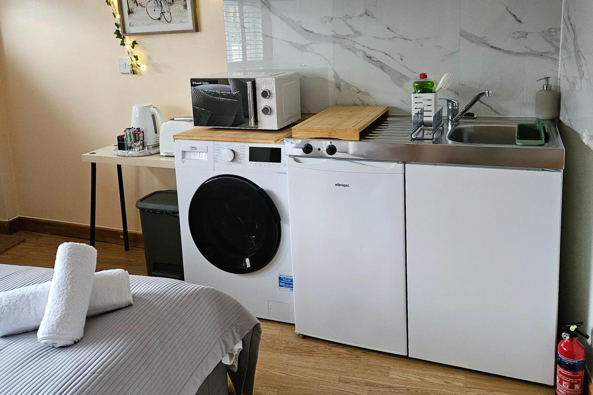 Cockfosters - - Sleeps 3 - Near Underground Appartement