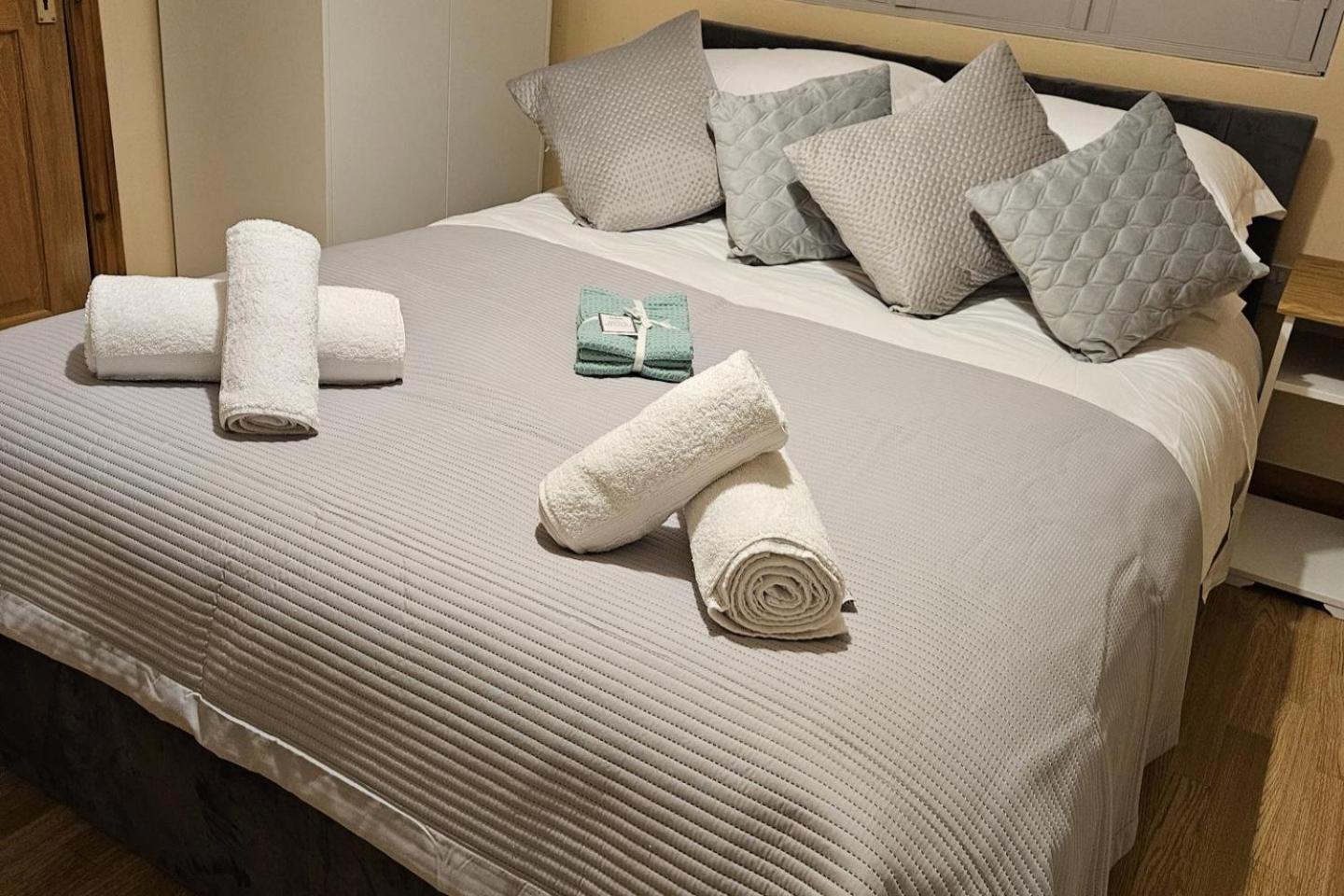 Appartement Cockfosters - - Sleeps 3 - Near Underground Londen
