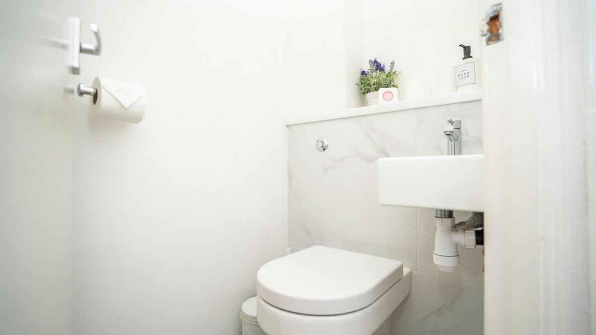 Golden Maisonette Next To Camden Town With Private Parking Appartamento Londra
