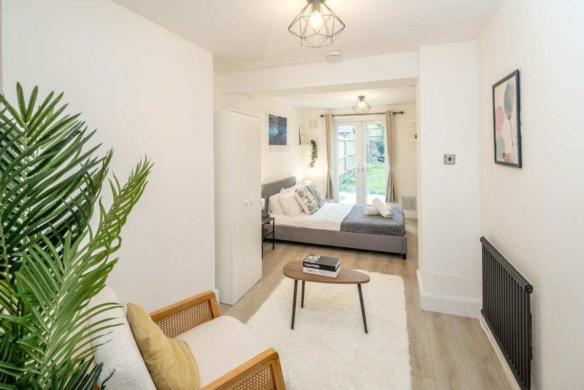 Stunning 1 Bed Luxury Garden * Londen