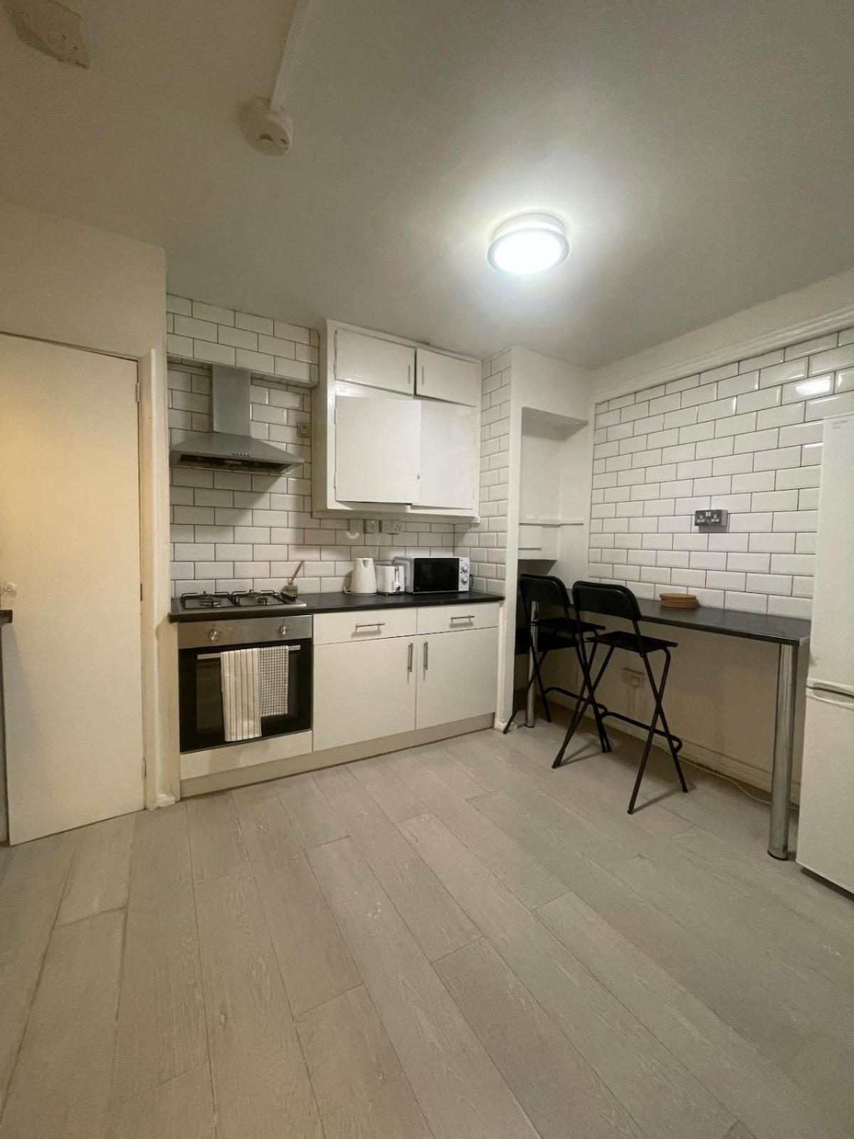 Cosy Ground Floor Flat Next To The Tube Appartement