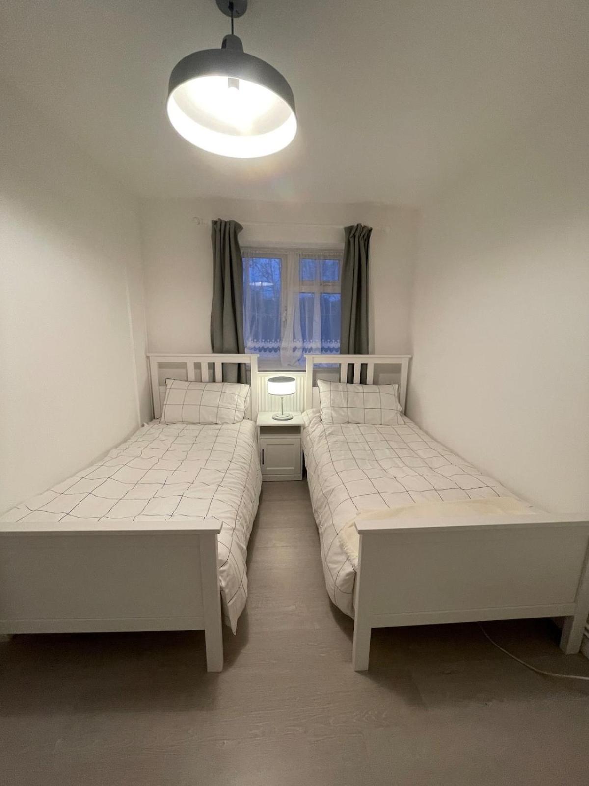 Cosy Ground Floor Flat Next To The Tube * Londres