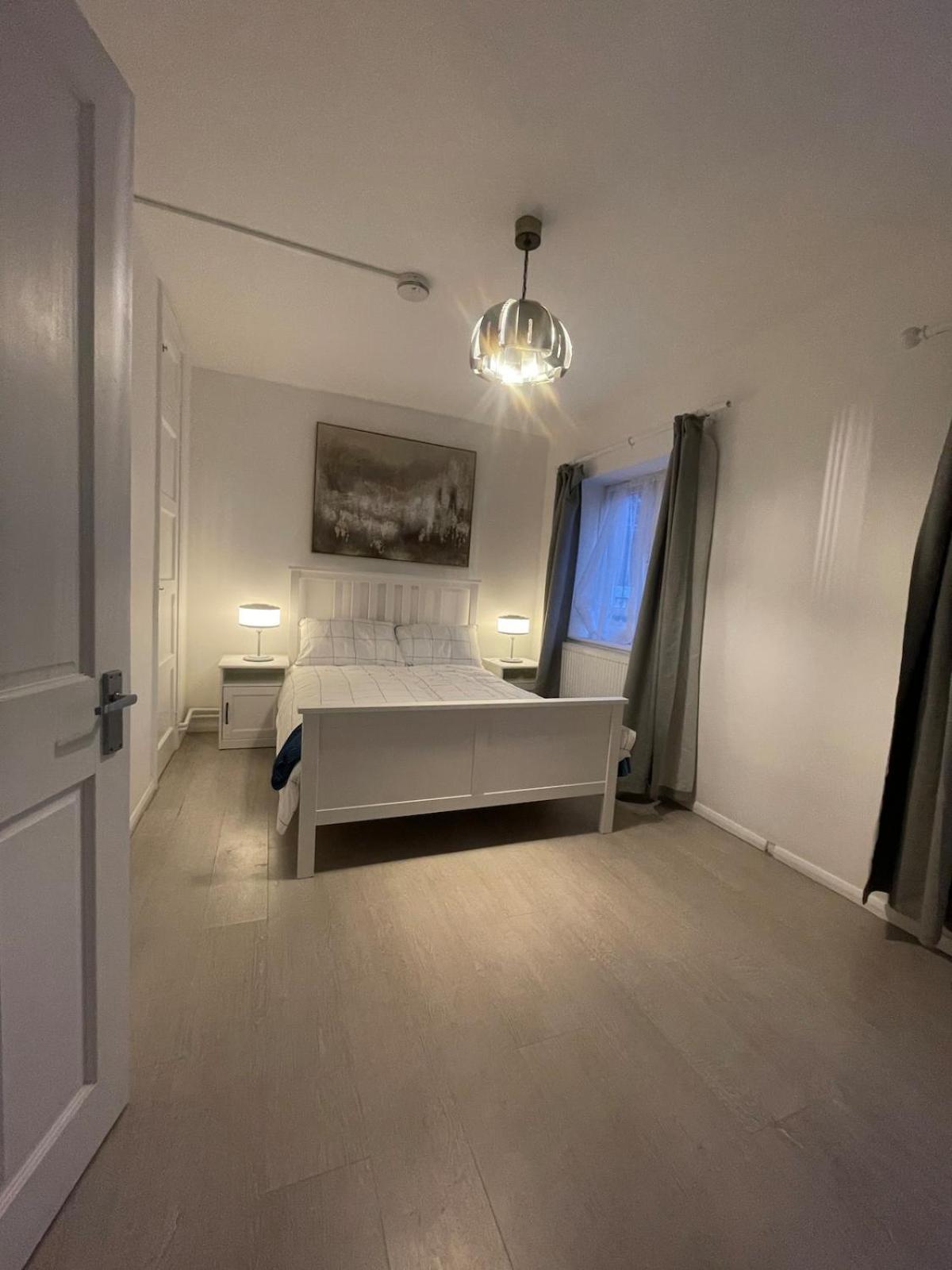Cosy Ground Floor Flat Next To The Tube * Londres