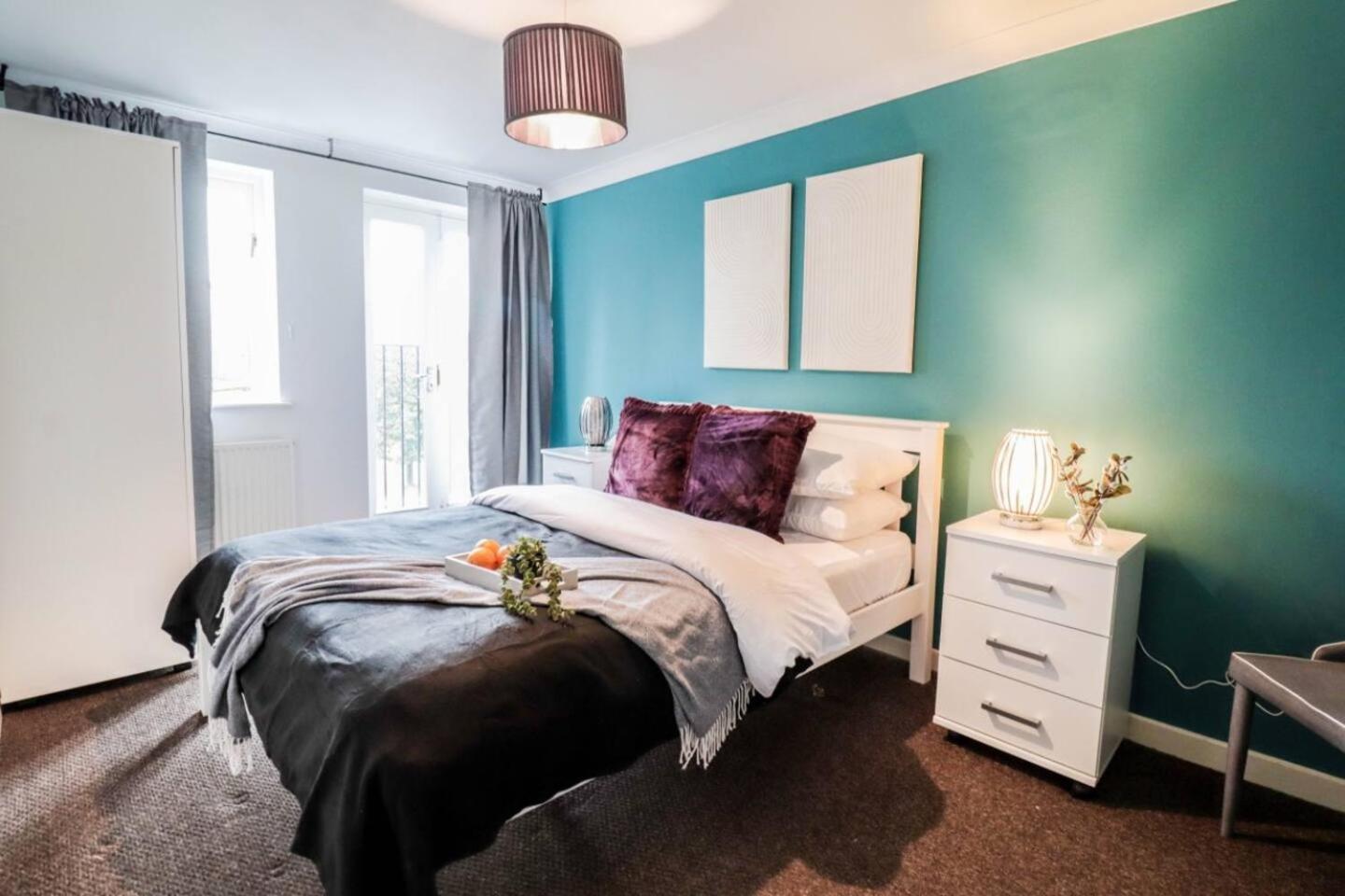 Modern 2br Flat In Bentley House Apartment *