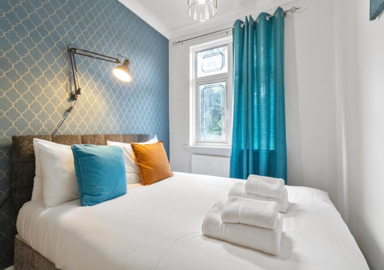 Comfortable & Convenient Spacious Private In Downshill Way * London