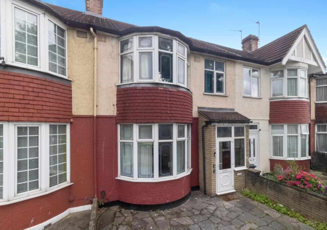 Comfortable & Convenient Spacious Private In Downshill Way Lägenhet *