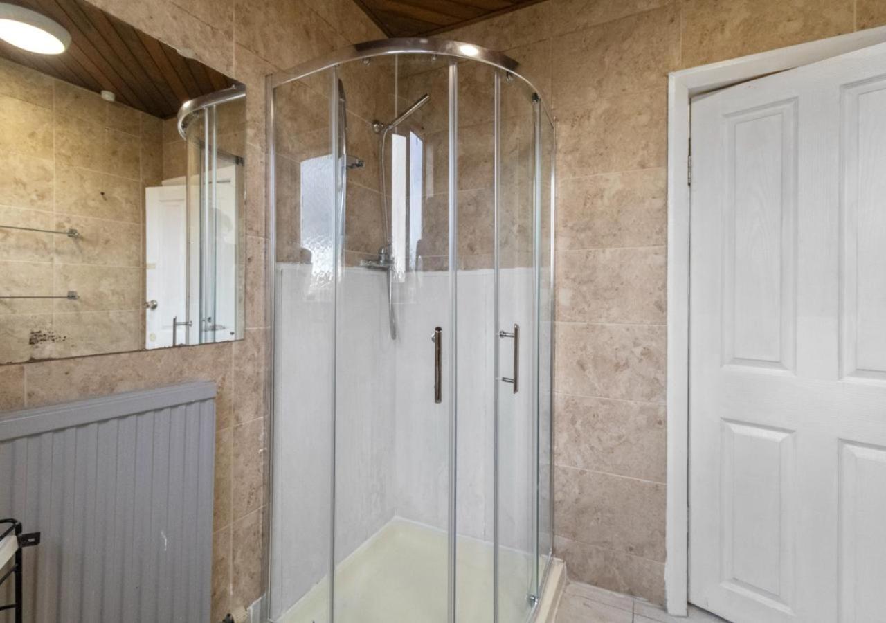 Lägenhet Comfortable & Convenient Spacious Private In Downshill Way London