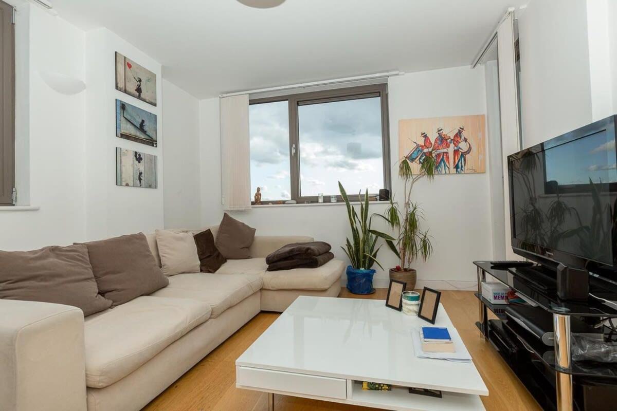 2 Bedroom East With Lovely Views London